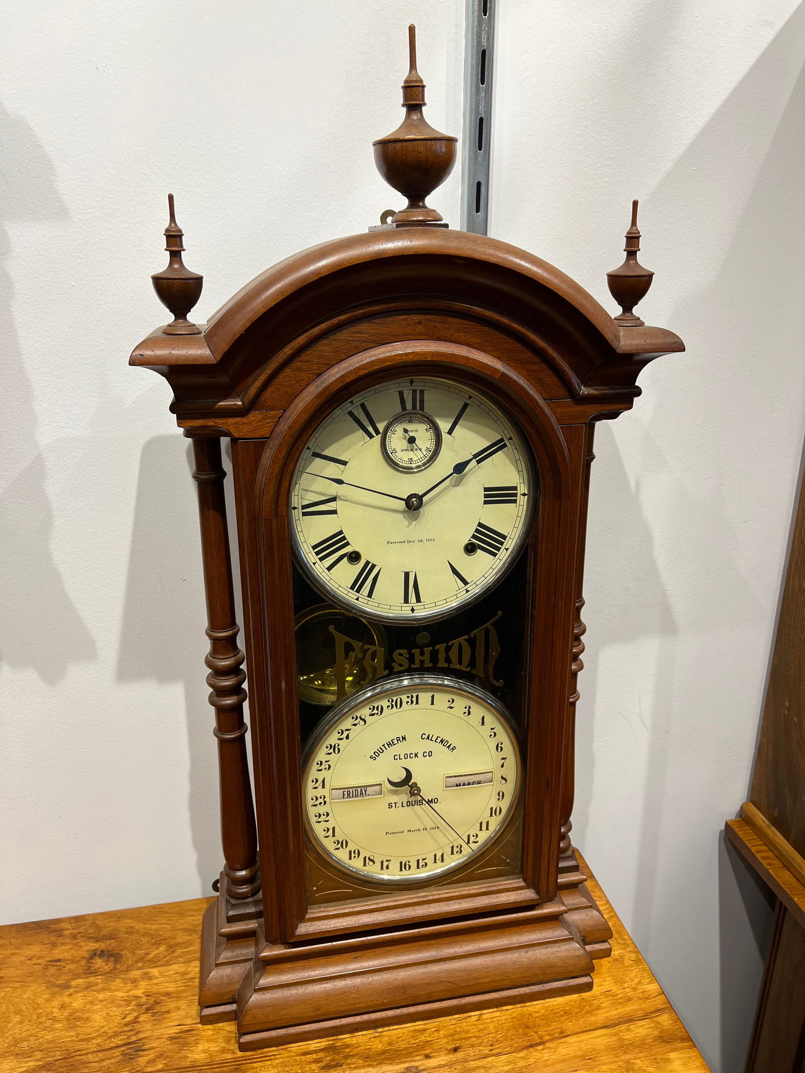 Southern Calendar Clock Co. Fashion Clock (1 of 8)