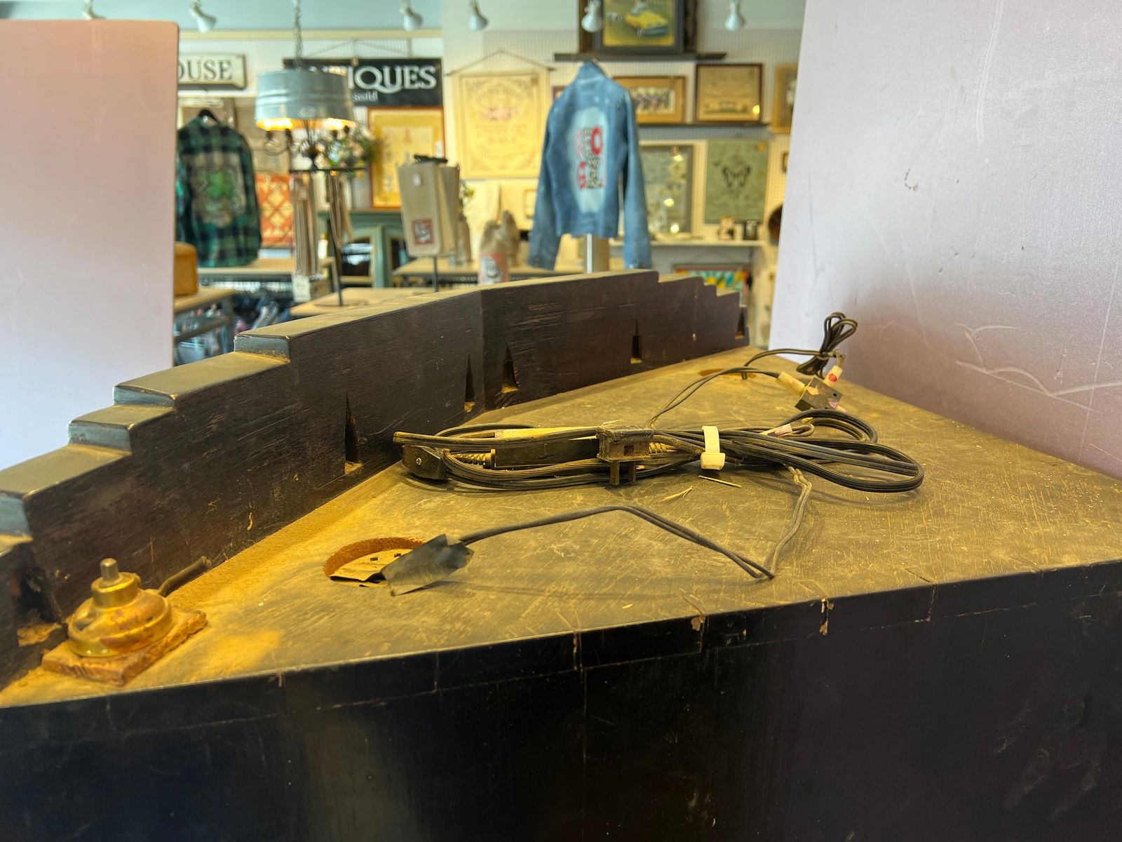 Black Lacquer Oriental Corner Cupboard - 9