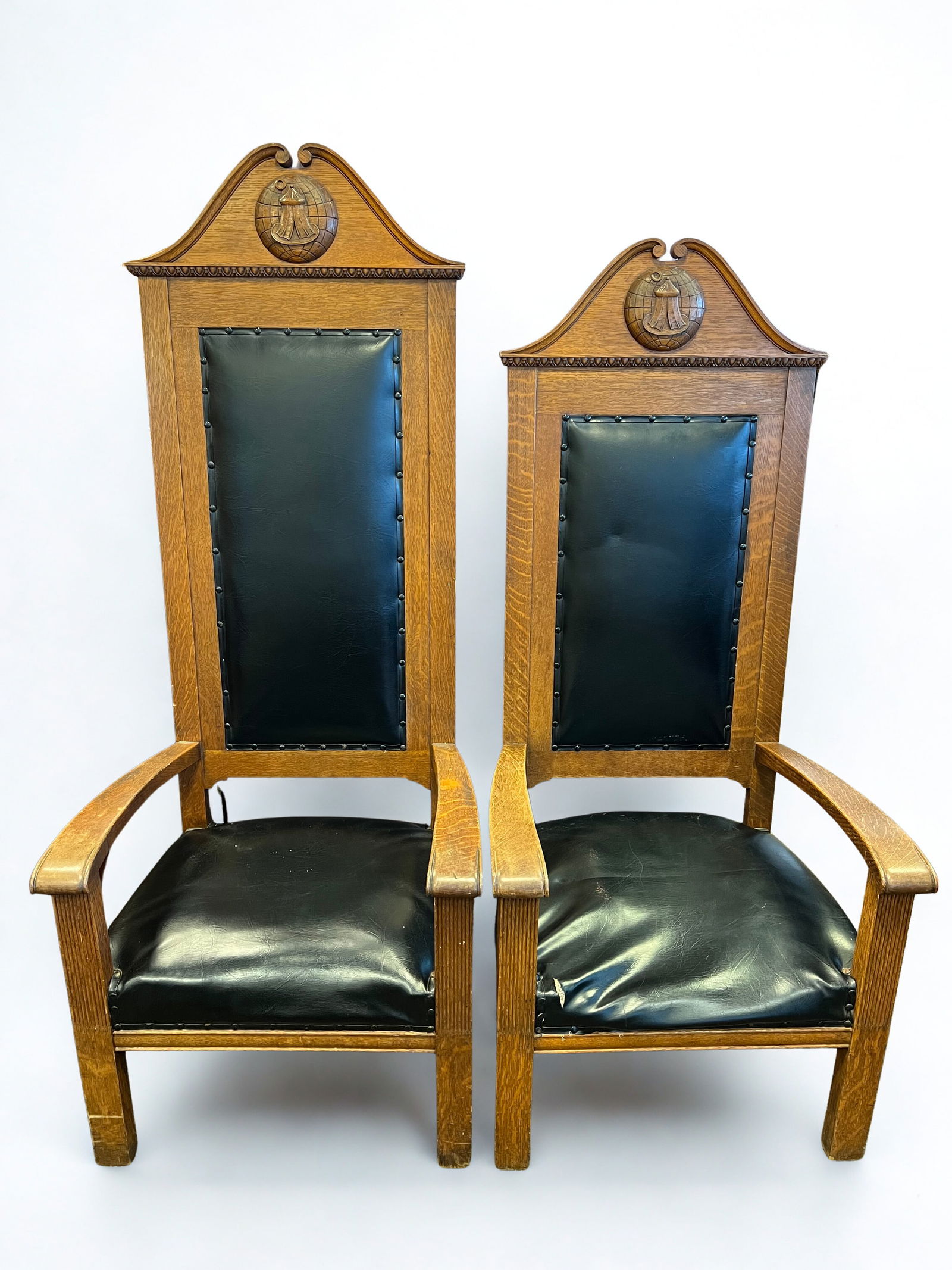 Pair of Oak High Back Pulpit Chairs: Pair of Oak High Back Pulpit Chairs