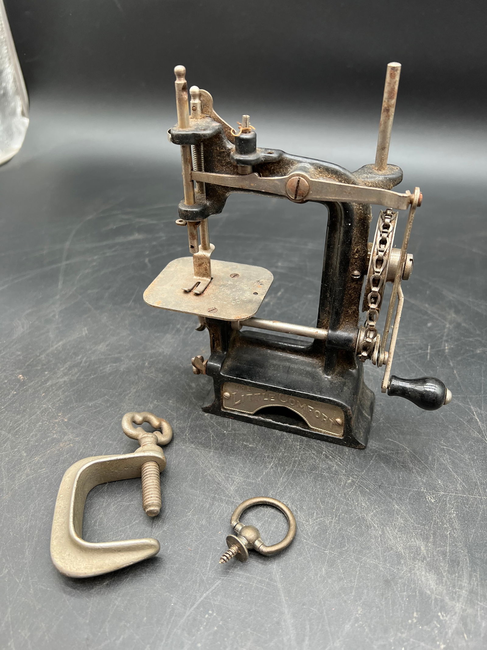 Smith & Egge Little Comfort Miniature Sewing Machine (1 of 9)