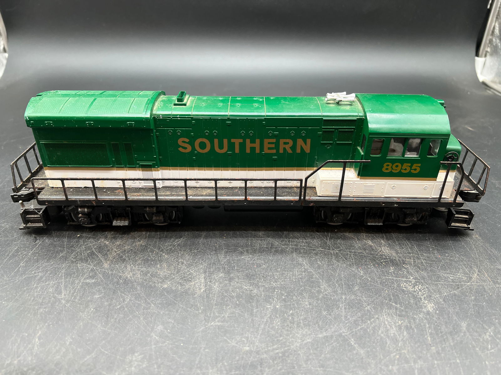 Lionel O Gauge Southern Railroad Locomotive (1 of 12)