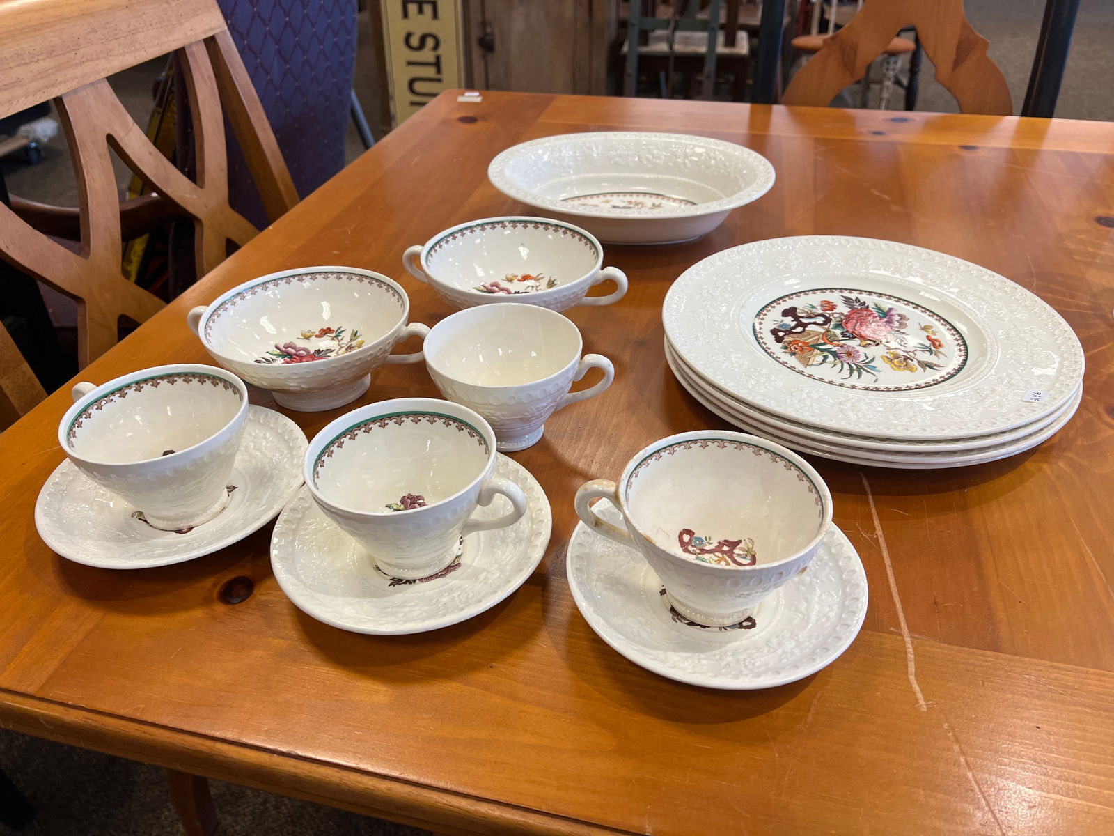 14 pc. Wedgewood Wellesley Pattern China Set (1 of 7)