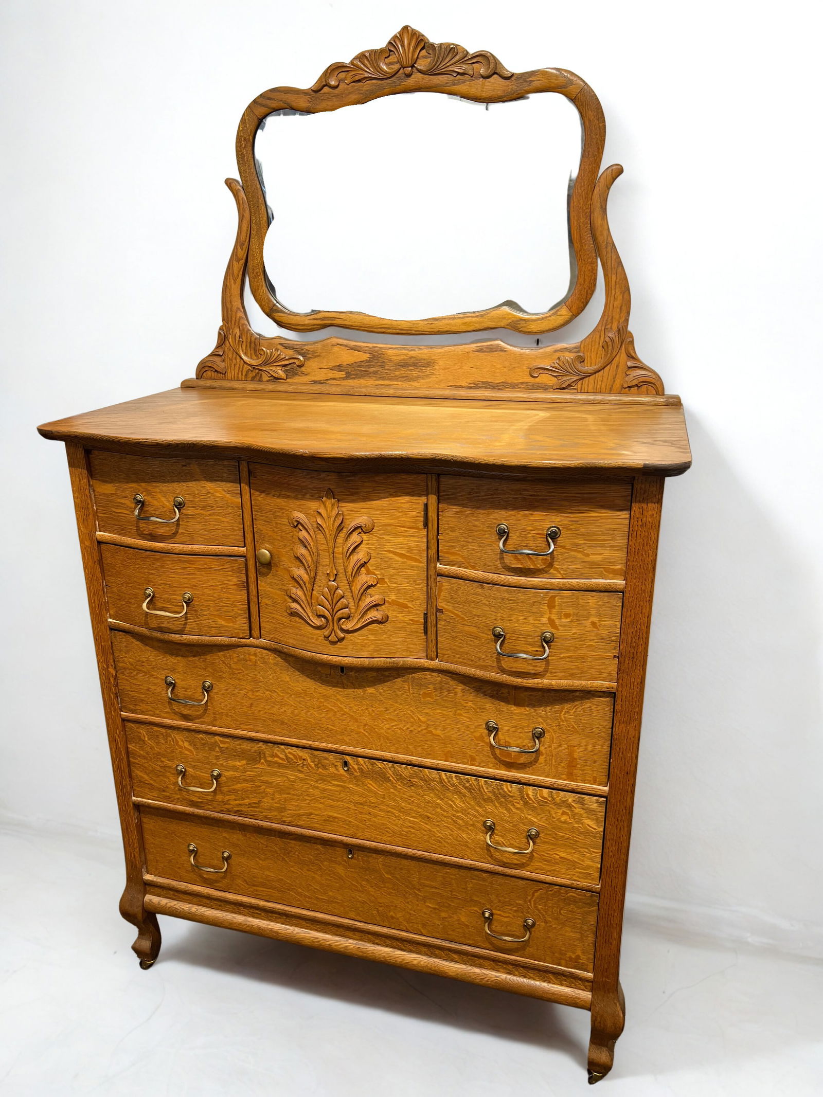 Oak 5 Drawer Oak Highboy Chest with Mirror: Oak 5 Drawer Oak Highboy Chest with Mirror. Serpentine front. Hat box in the center