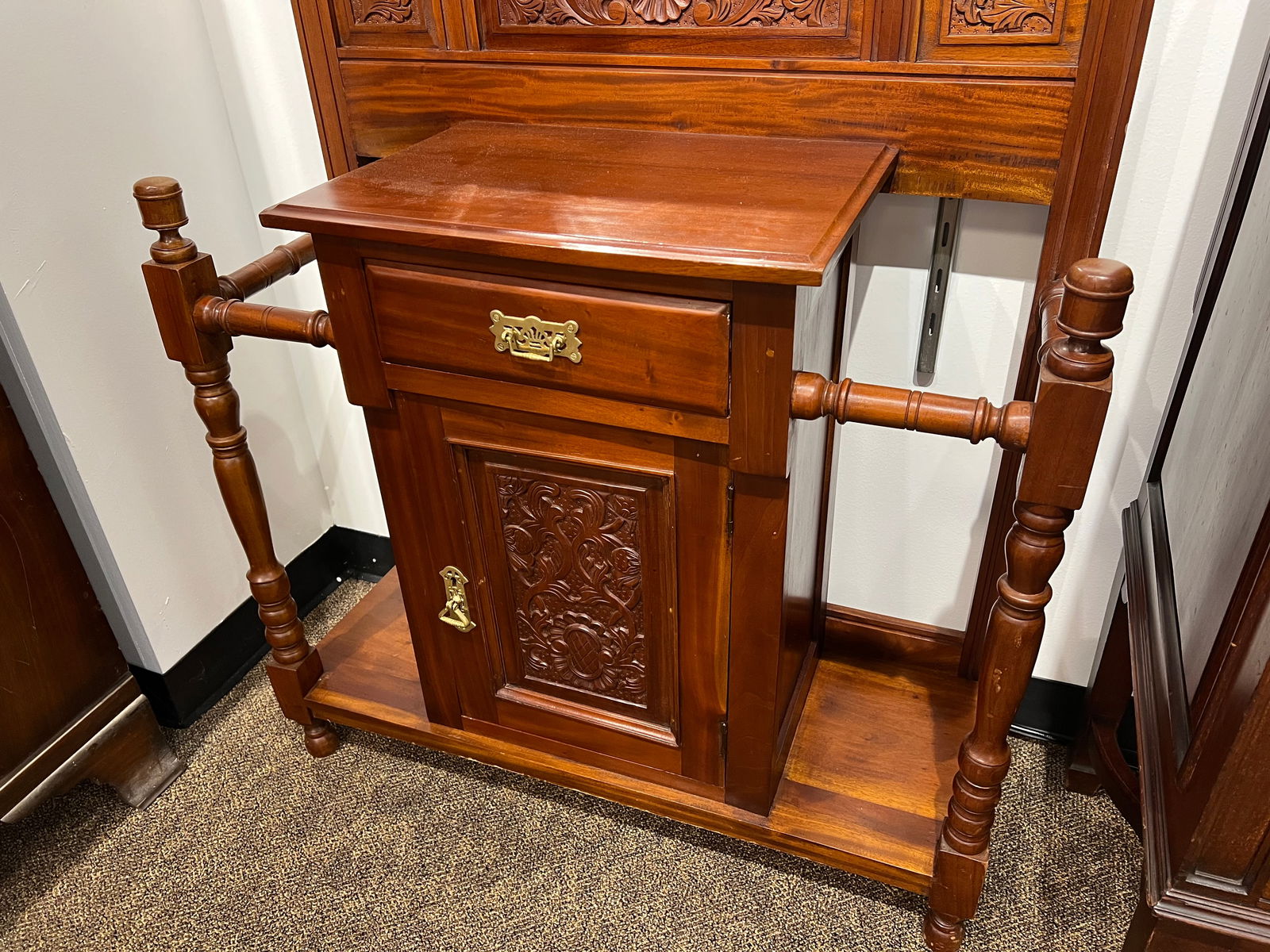 Mahogany Halltree - 3