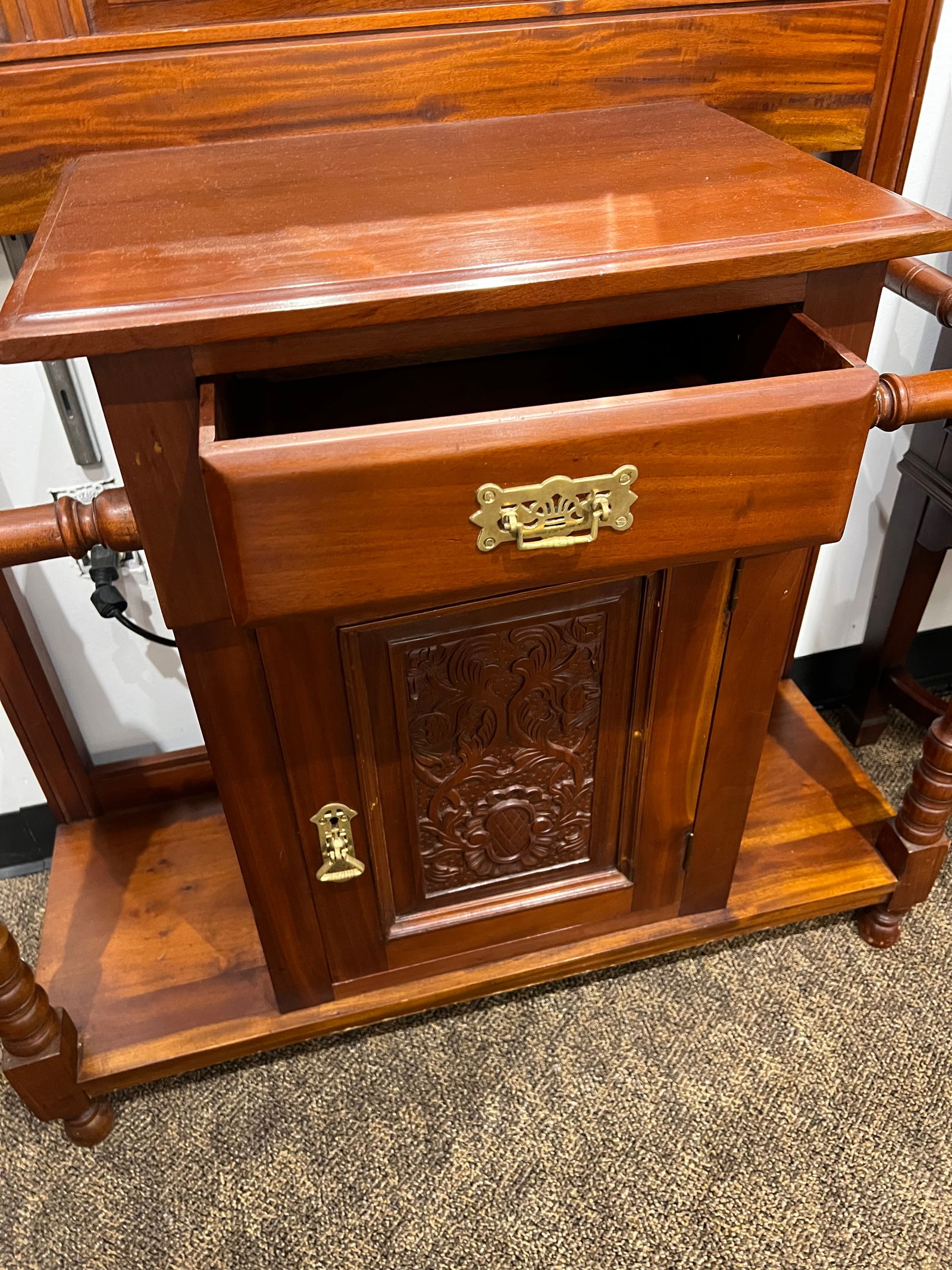 Mahogany Halltree - 7