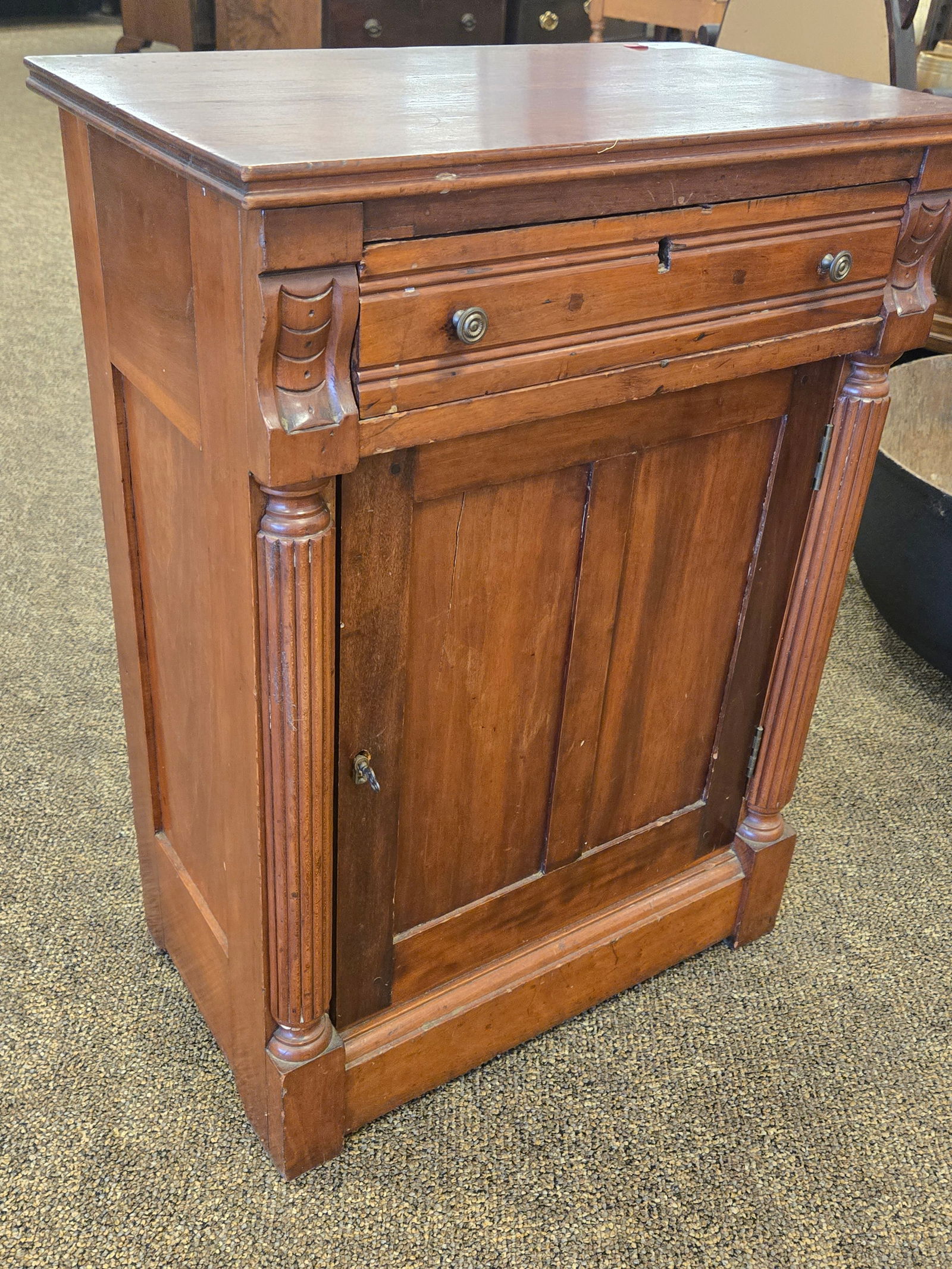 Burl Walnut cabinet: Burl Walnut cabinet Brass handles