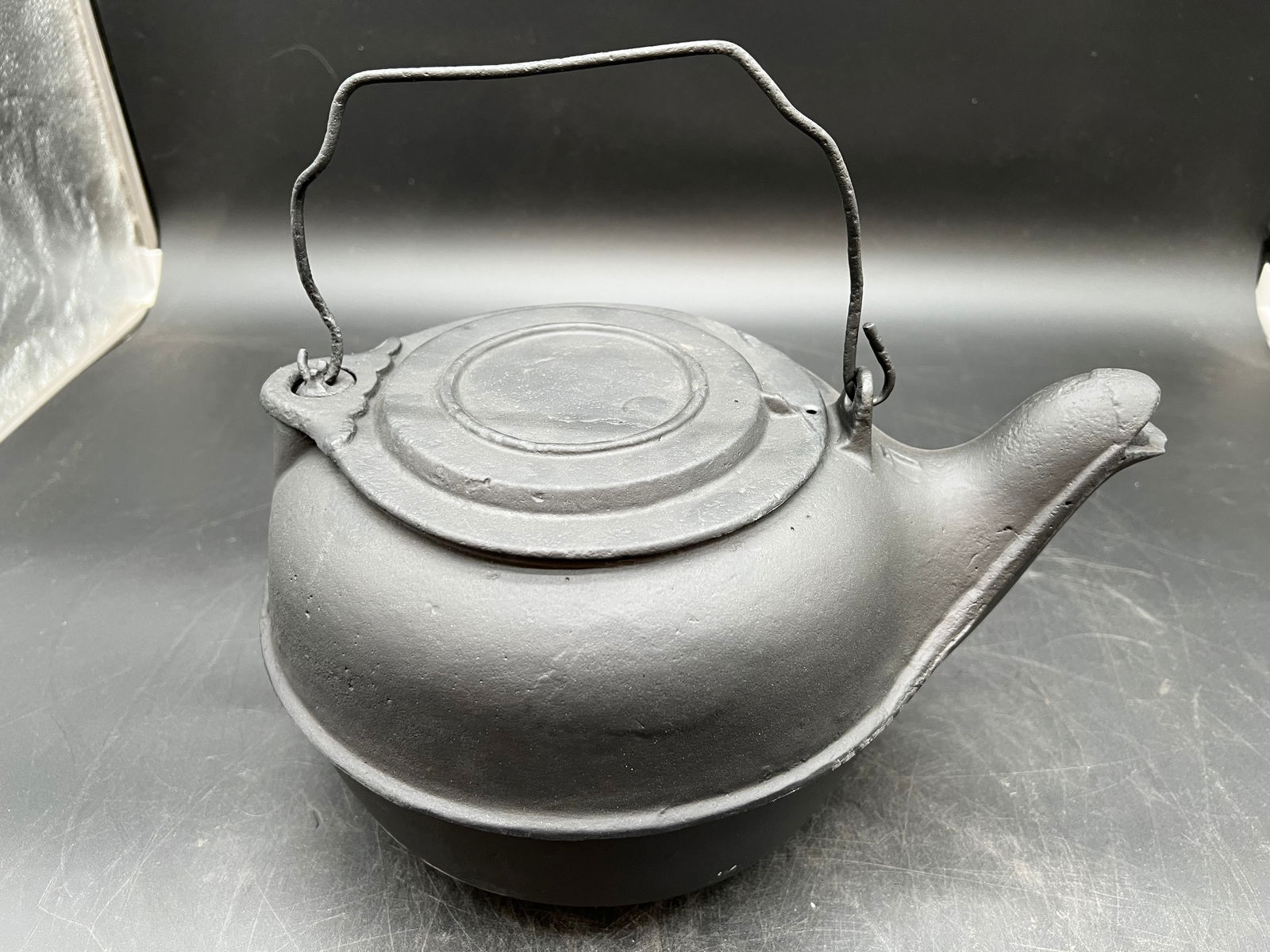 Cast Iron Kettle (1 of 5)
