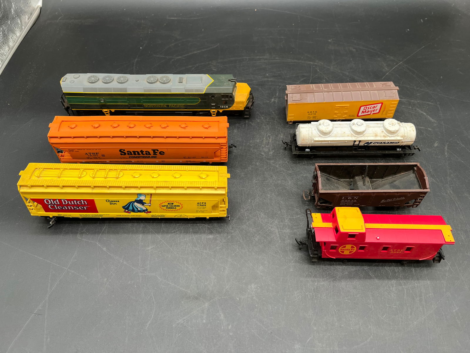 Lot of 7 Misc. HO Scale Train Cars (1 of 8)