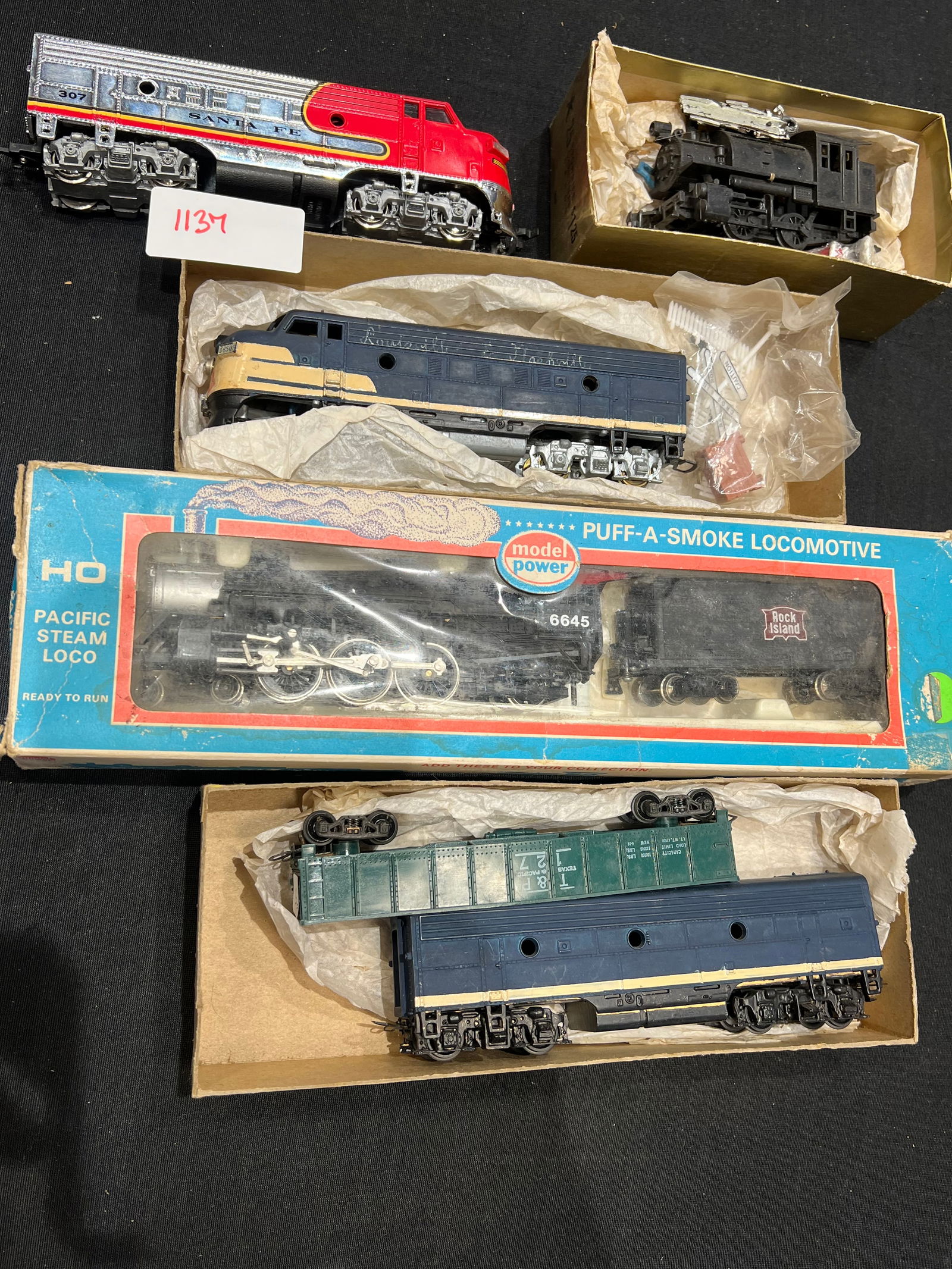 HO Scale Locomotives and Railcars (1 of 3)