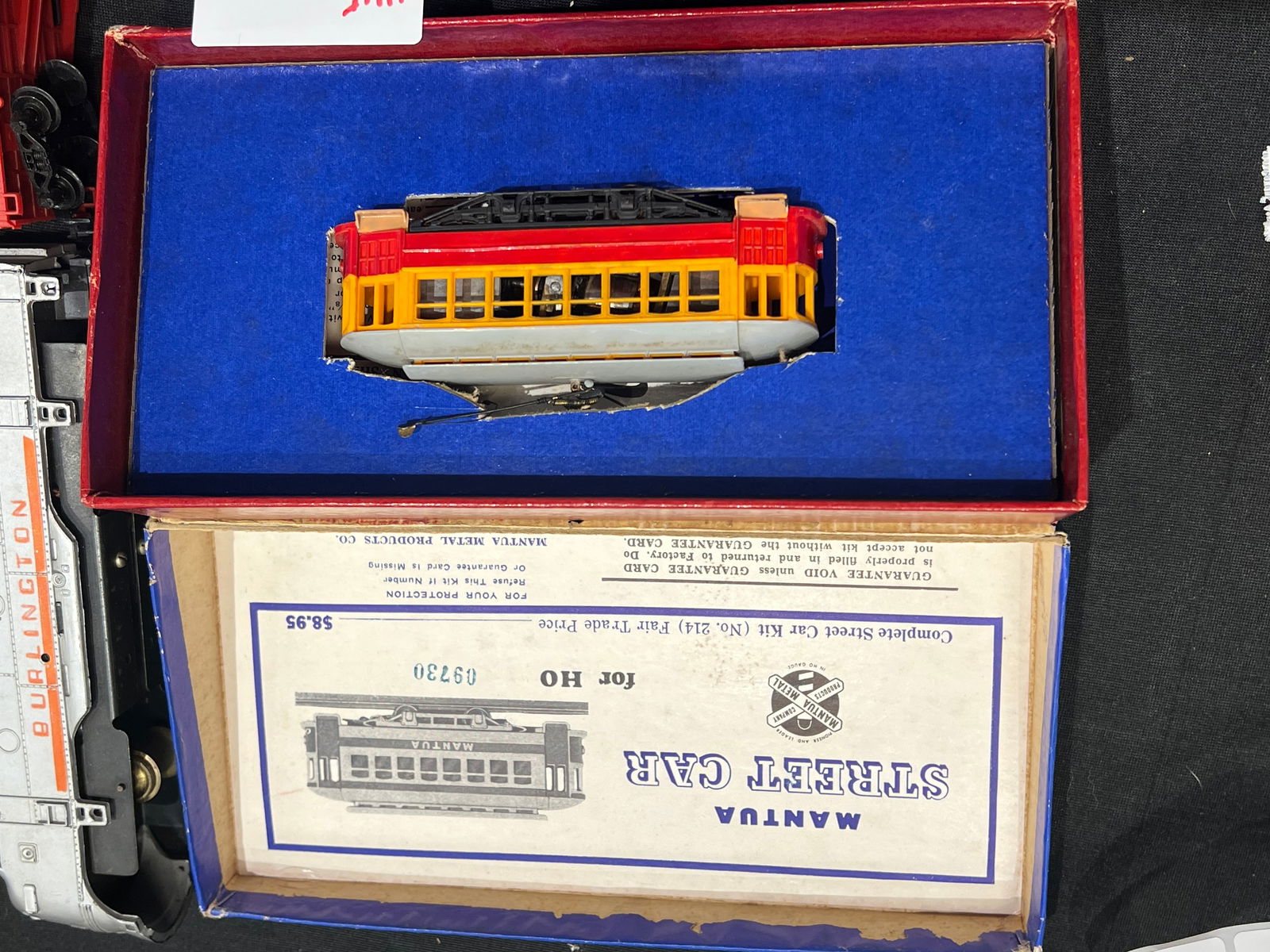 Lot of 8 Engines & Railcars: Lot of 8 Engines & Railcars. HO scale