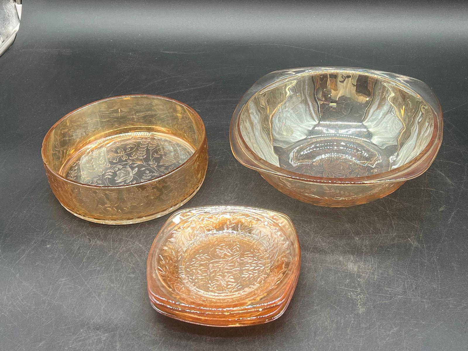Lot of 6 Depression Glass Bowls: Lot of 6 Depression Glass Bowls. Jeanette Floragold - Iridescent Pattern. 4 Small Bowls and 2 Serving Bowls