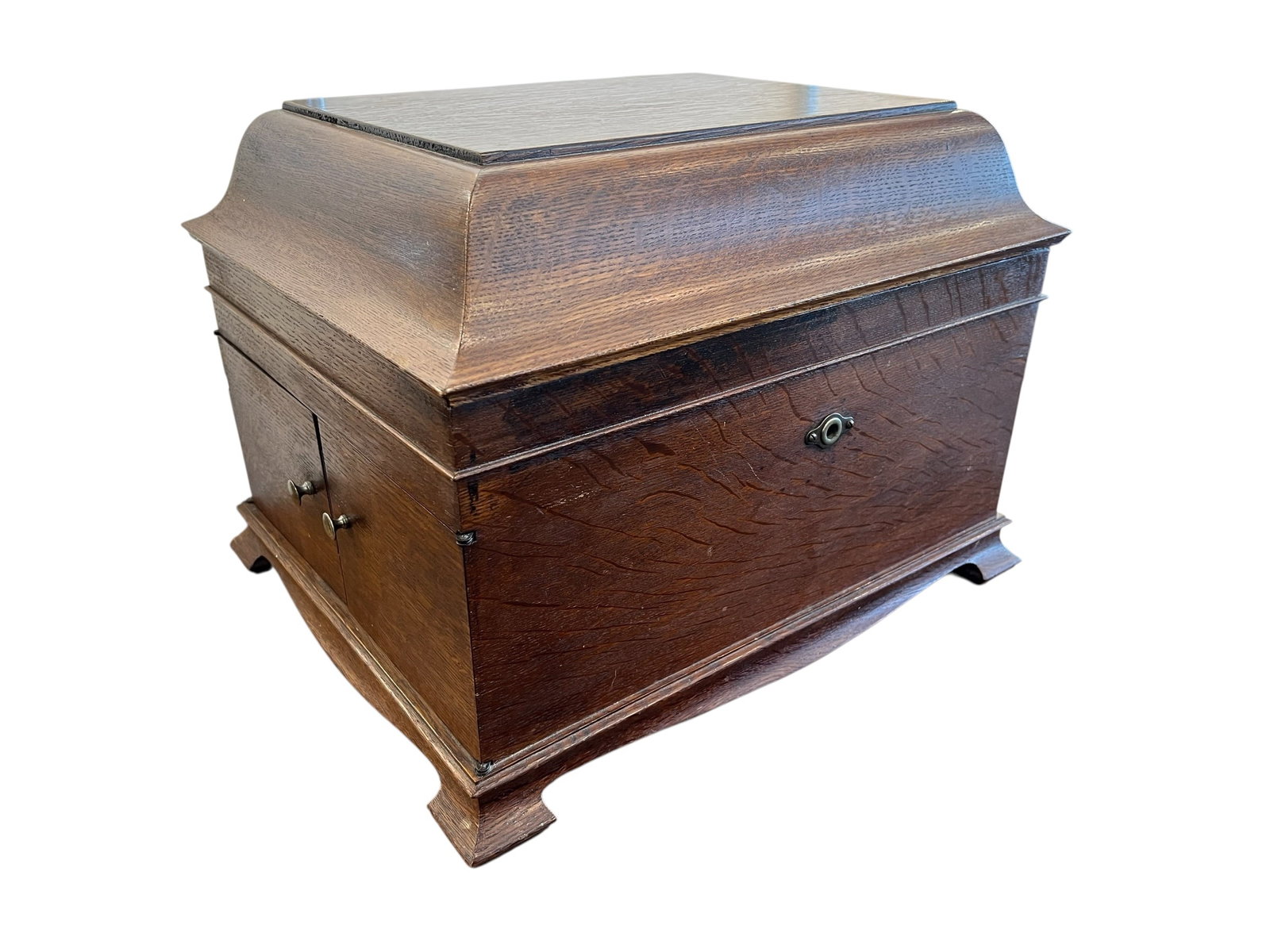Early Victor Victrola: Early Victor Victrola. Does have crank.