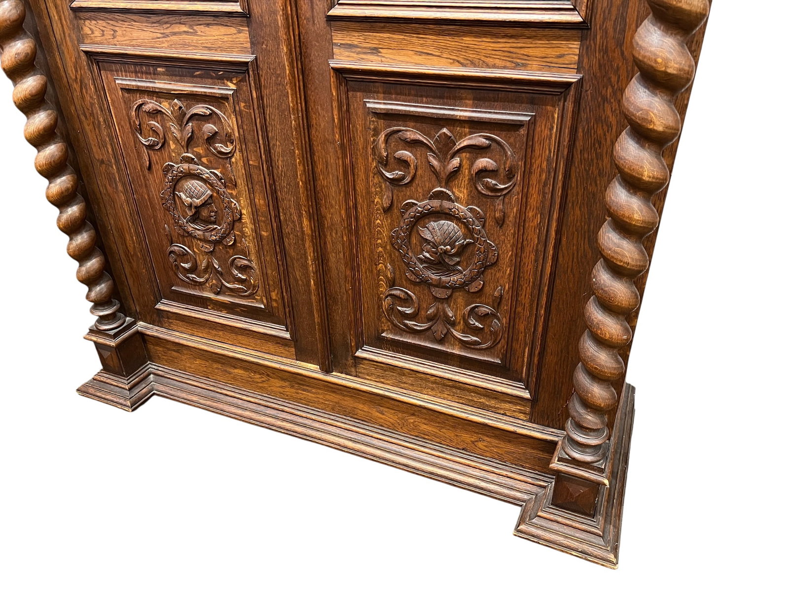 French Renaissance Oak Bookcase - 4