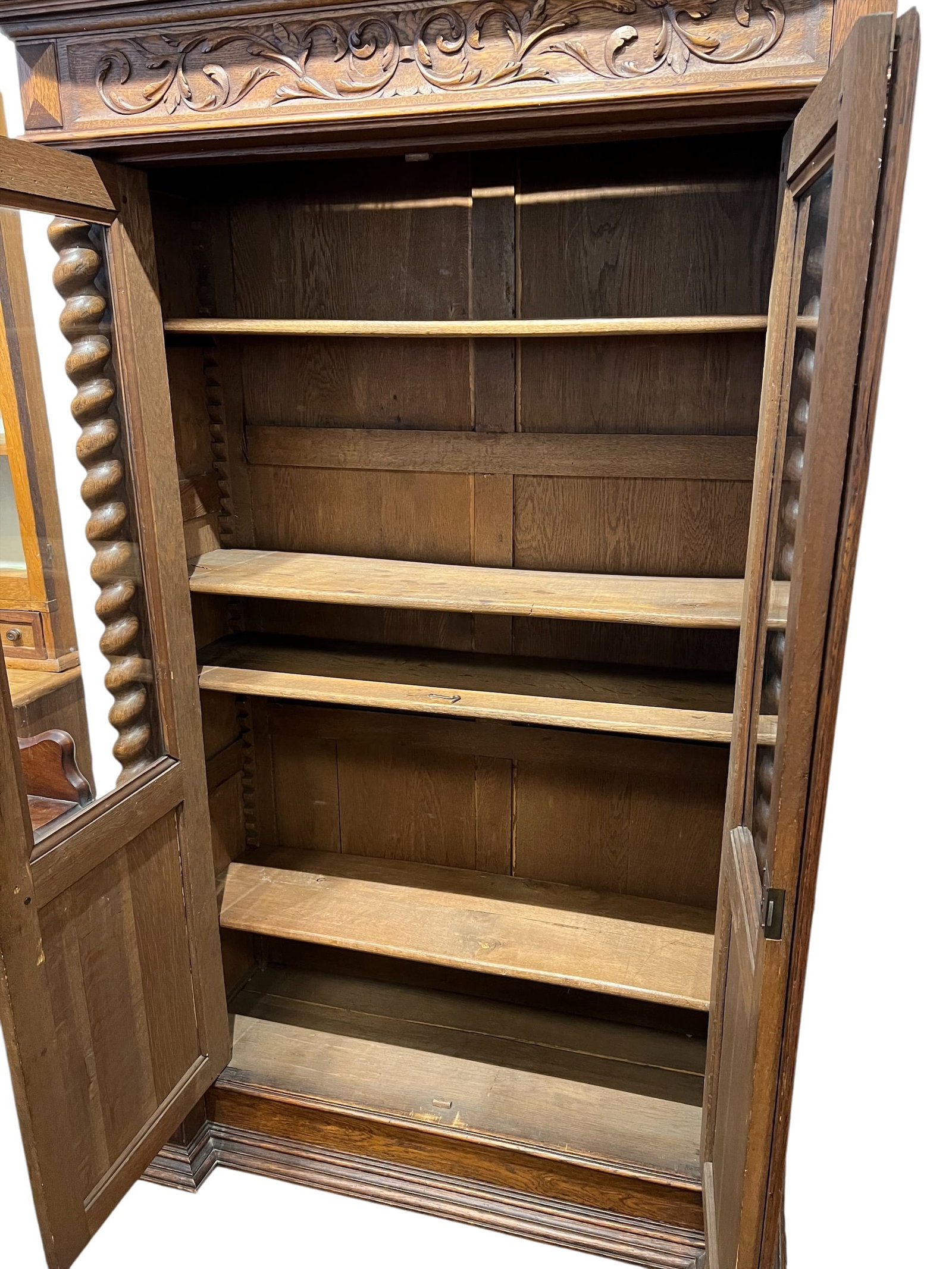 French Renaissance Oak Bookcase - 6