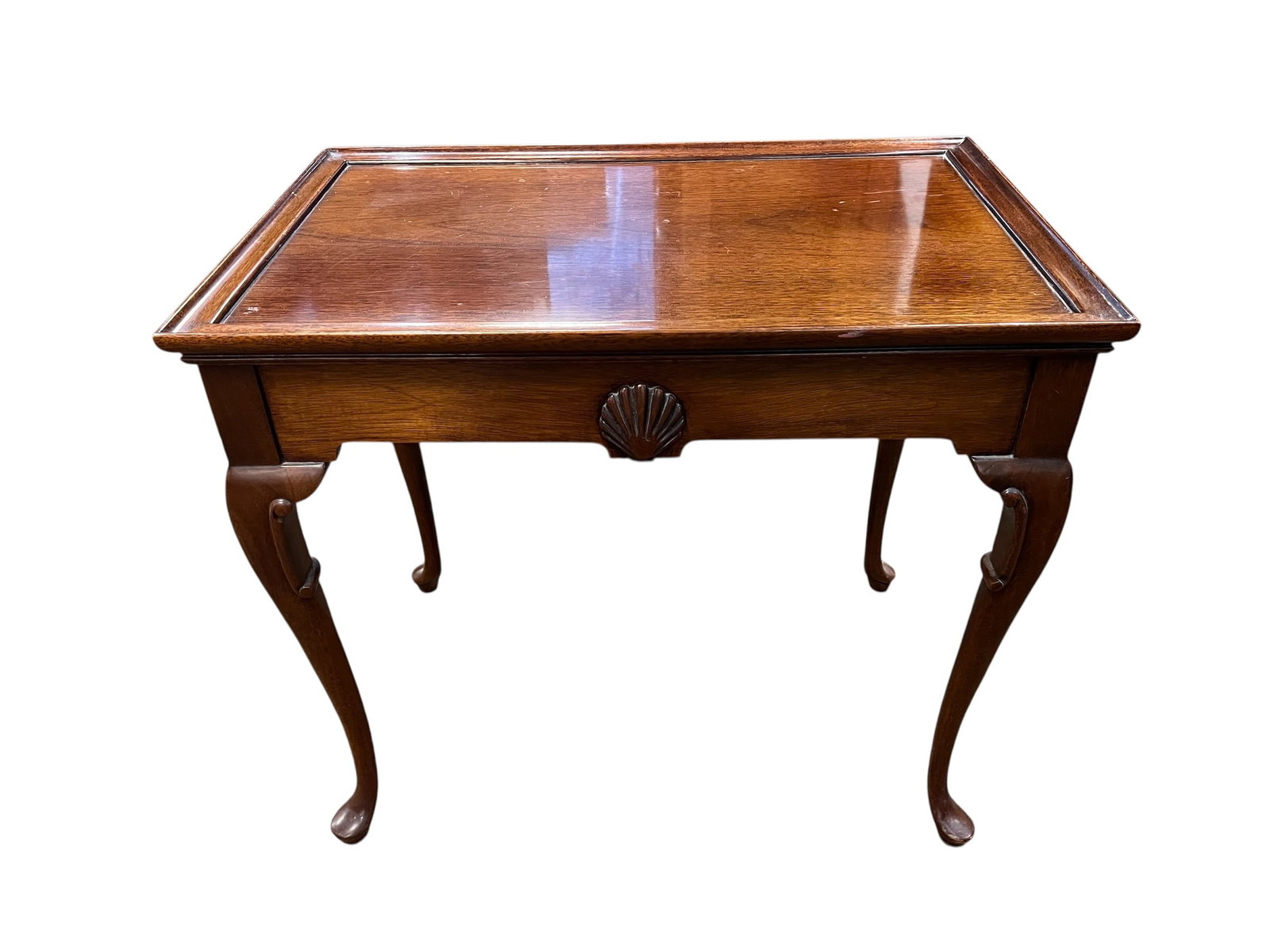 Vintage Mahogany Queen Anne Style End Table: This is a mahogany Queen Anne tea table with a tray top and cabriole legs by Hickory Chair.Design Details: The table features a classic tray top edge, a single carved shell motif on the front apron, a