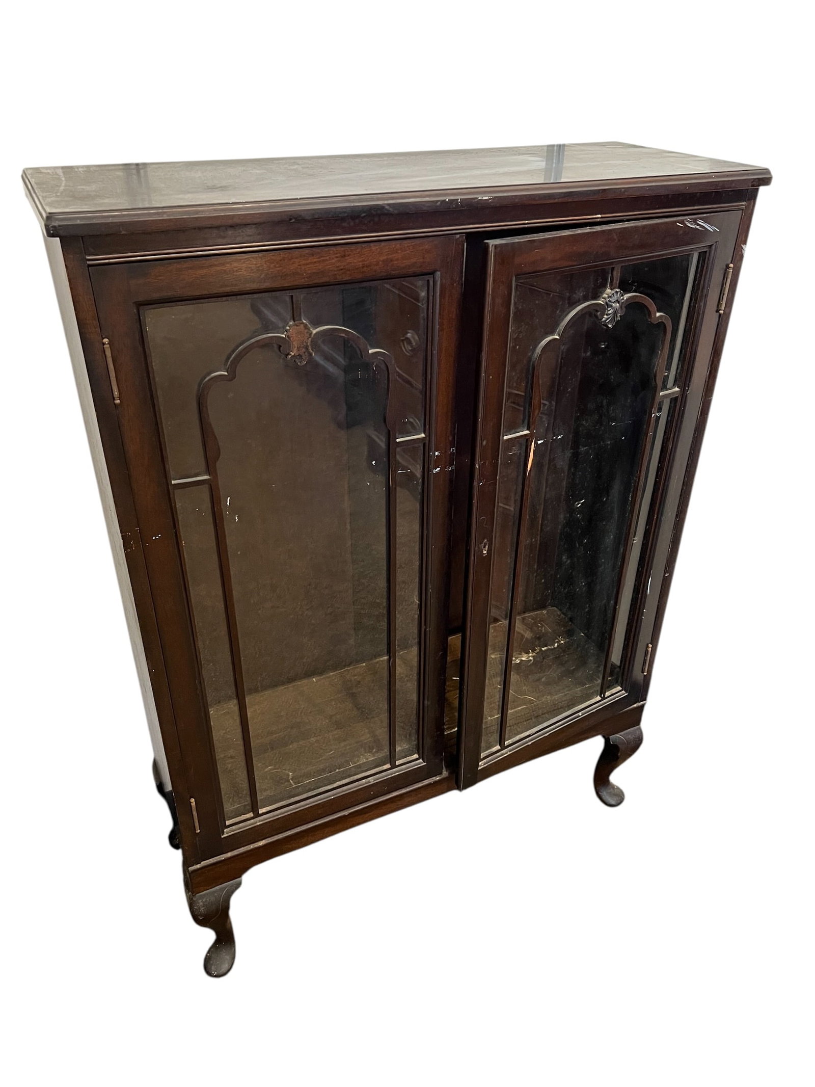 Antique Dark Wood Display Cabinet With Glass Doors: .This is an antique Chippendale or Georgian style display cabinet made of mahogany wood. [1, 2]Design: The cabinet features two glass-front doors with mullioned detailing and sits on cabriole legs wit