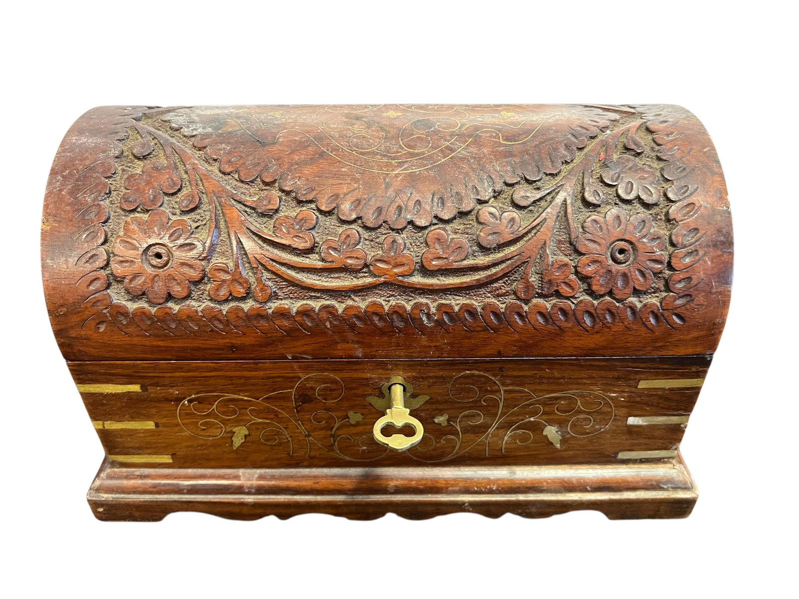Vintage Hand Carved Wooden Jewelry Box with Brass Inlay: The item in your image is an Antique Anglo-Indian Carved Jewelry Box, likely made of teak or mahogany wood. These boxes are frequently identified by their intricate floral and leaf patterns, specifica