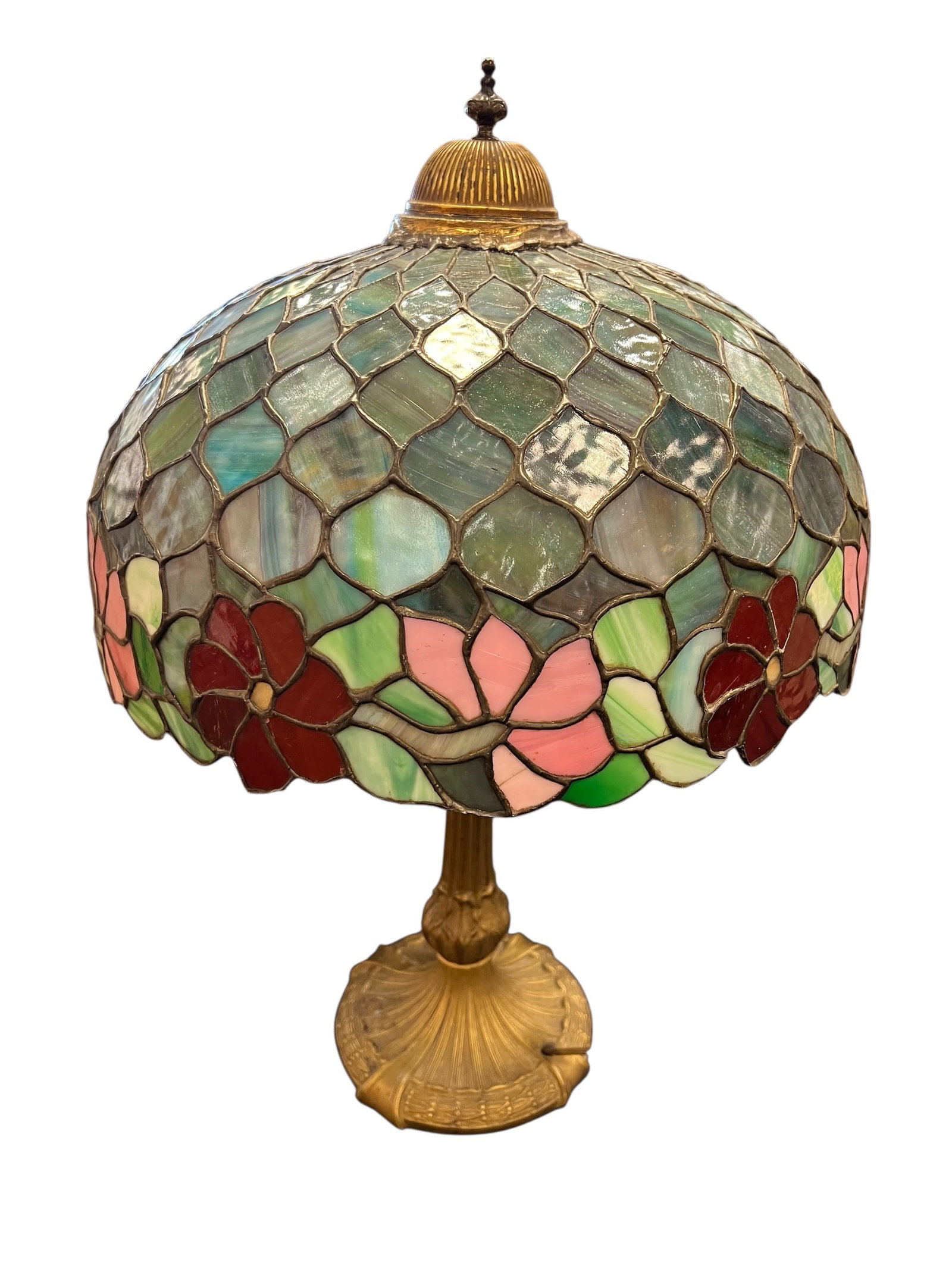 Slag Glass Lamp: This is an antique Victorian-style "Gone with the Wind" or banquet parlor lamp. [1, 2]Design and Features: The lamp typically features a hand-painted glass globe or shade, a decorative metal base—of