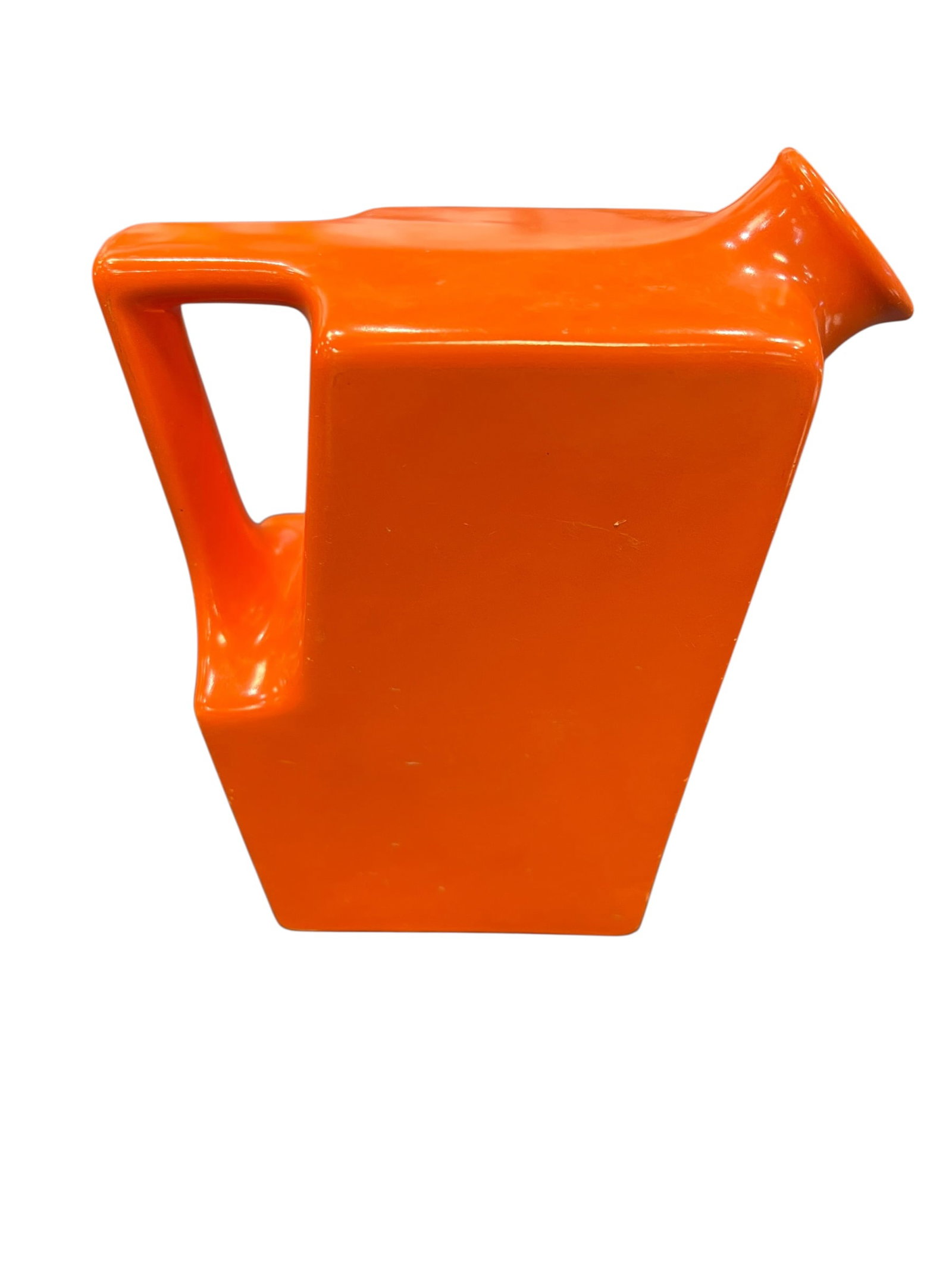 vibrant orange Oxford-Ware Made In USA vintage ceramic pitcher: This item is a vintage orange ceramic refrigerator pitcher, manufactured by Oxford-Ware in the United States. [1]Key Characteristics & HistoryDesign Era: Produced during the mid-20th century,