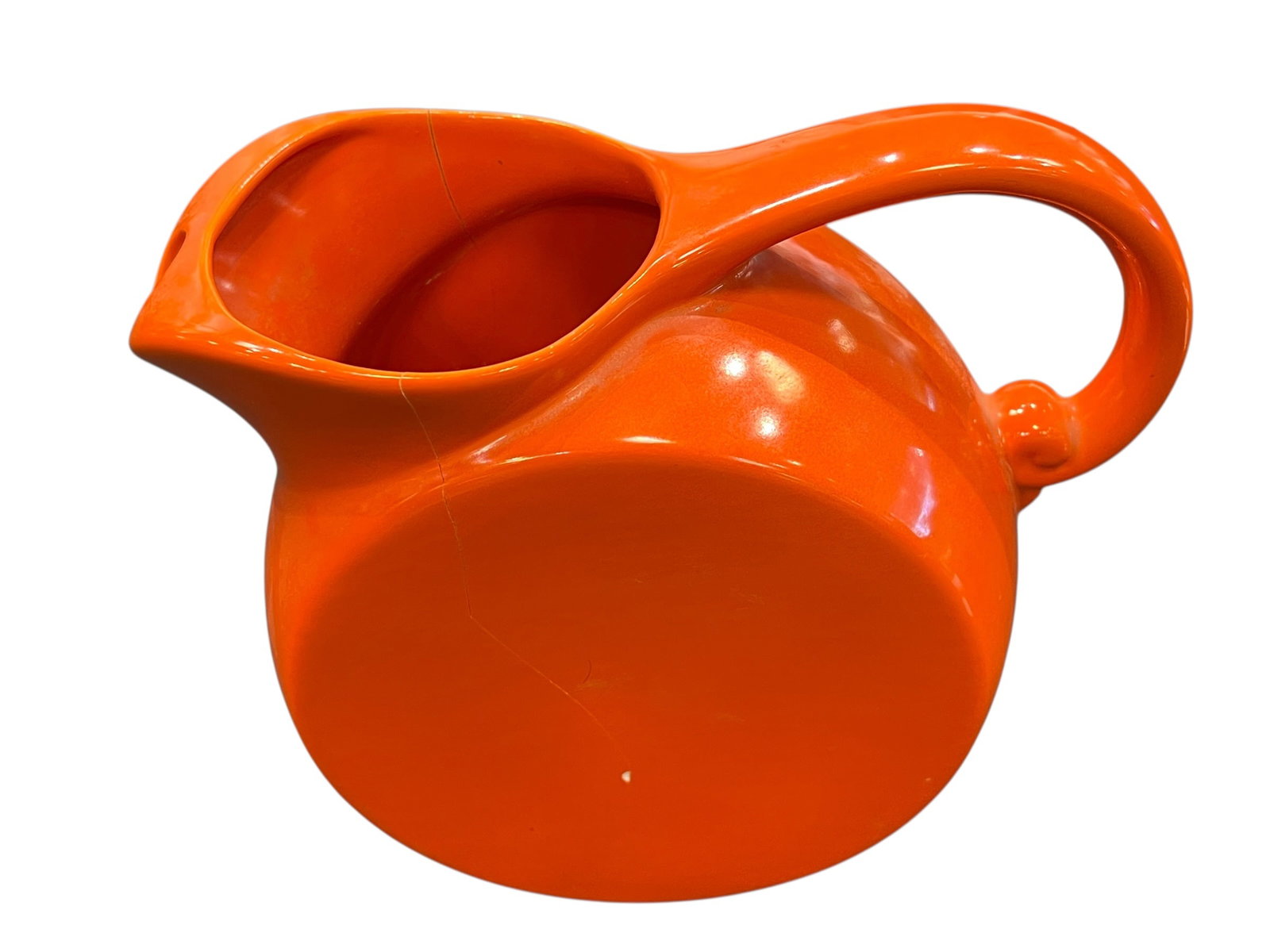 Vernon Kilns "Modern California" Ice Lip Ball Pitcher: This vintage ceramic piece is a Vernon Kilns "Modern California" Ice Lip Ball Pitcher in a vibrant orange glaze. Produced from 1930 to the early 1940s by Vernon Potteries in California, this iconic