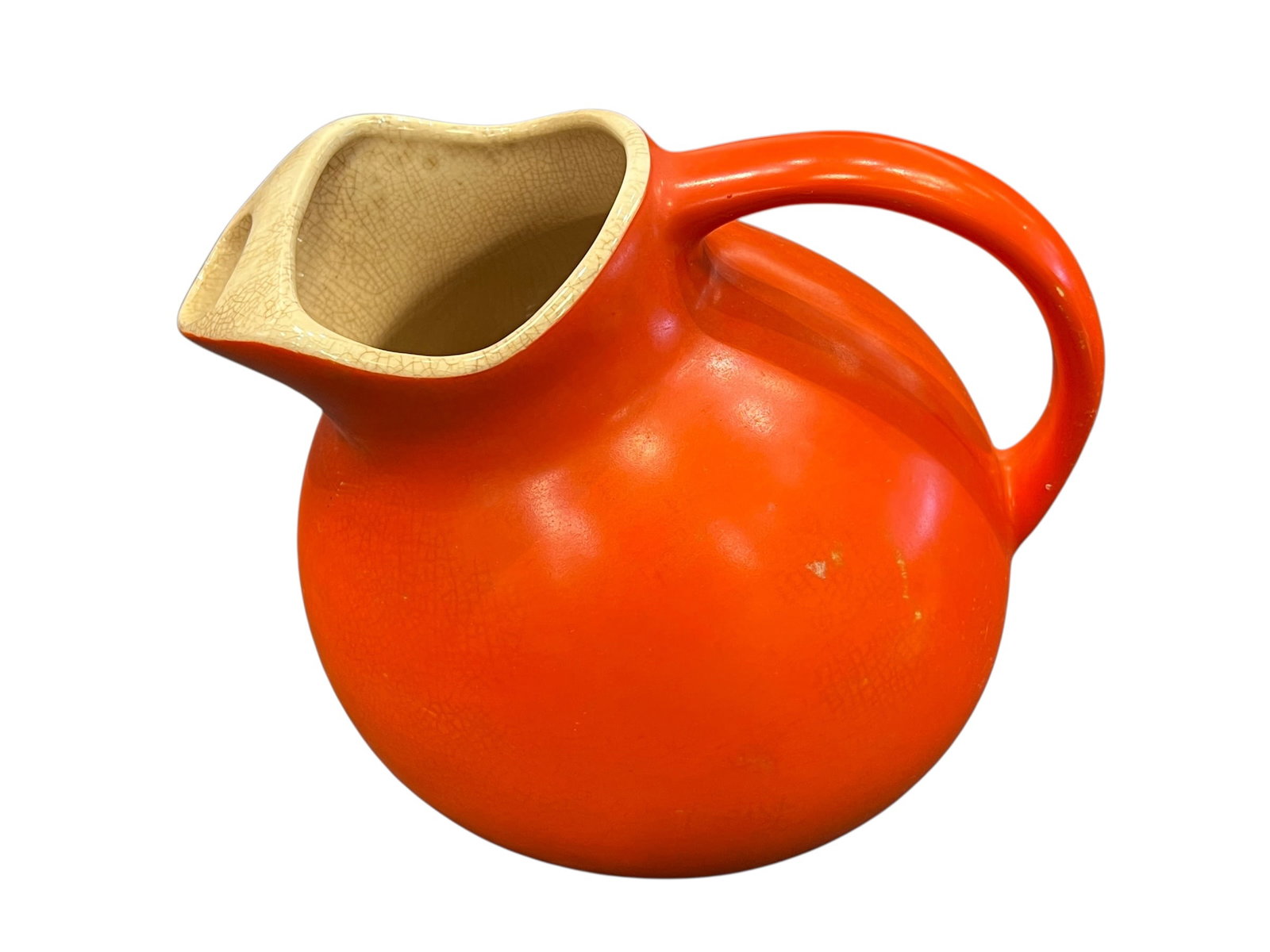 vintage ceramic Art Deco tilt ball pitcher,: This is a vintage ceramic Art Deco tilt ball pitcher, produced during the 1930s to 1950s by American art pottery manufacturers like RumRill / Red Wing or Hall China Company. [1]Notable Design