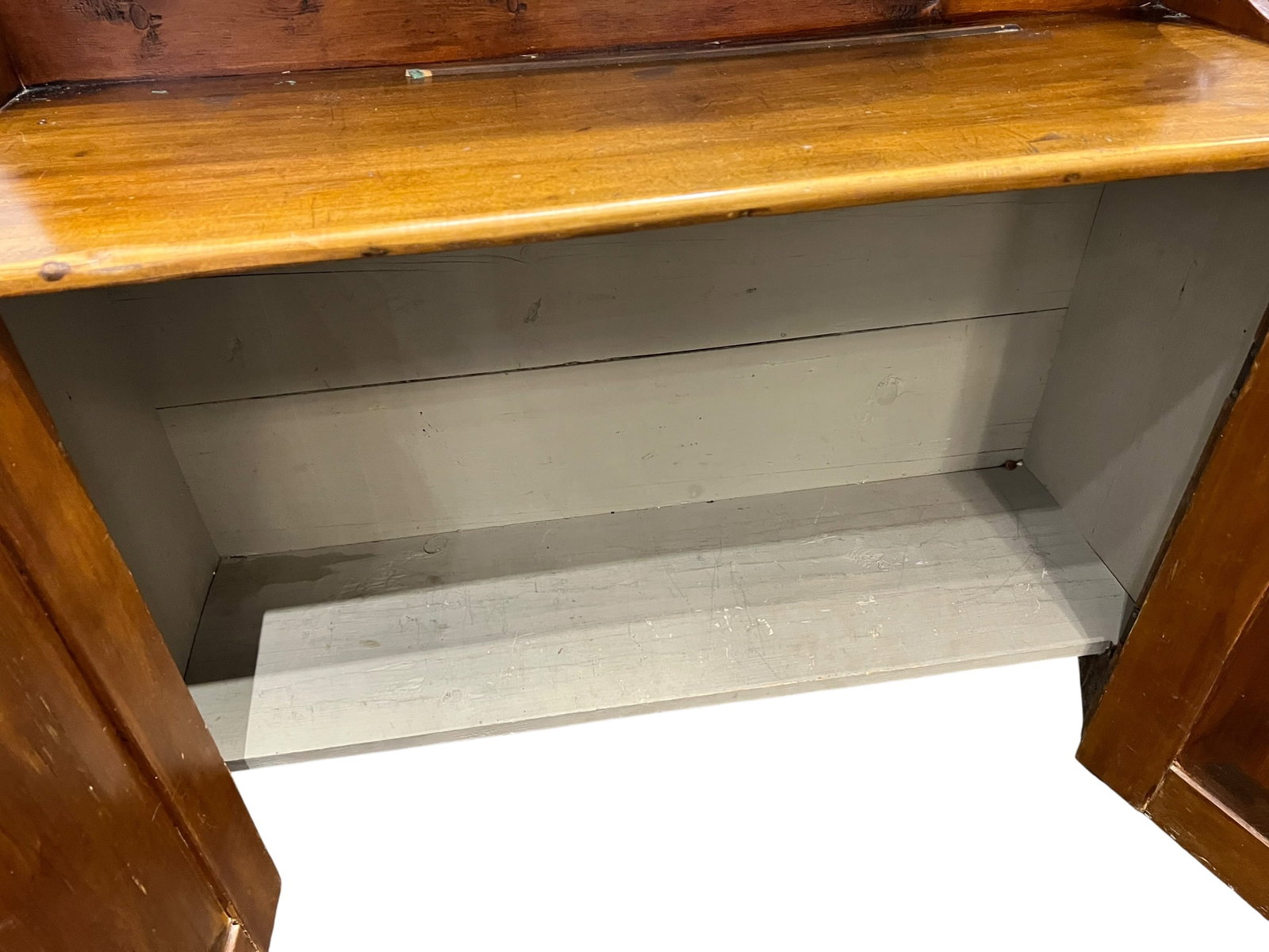 Early pine hutch - 5