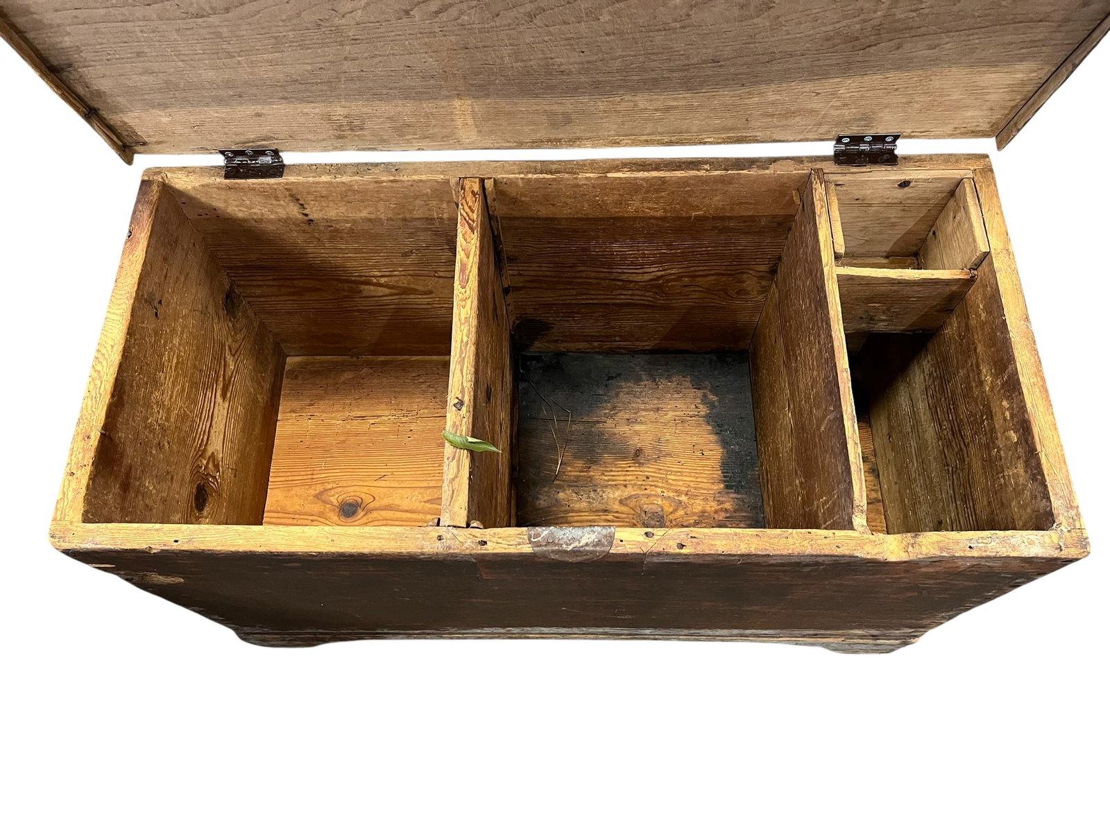 Early Primitive Georgia pine sugar chest w/dividers - 3