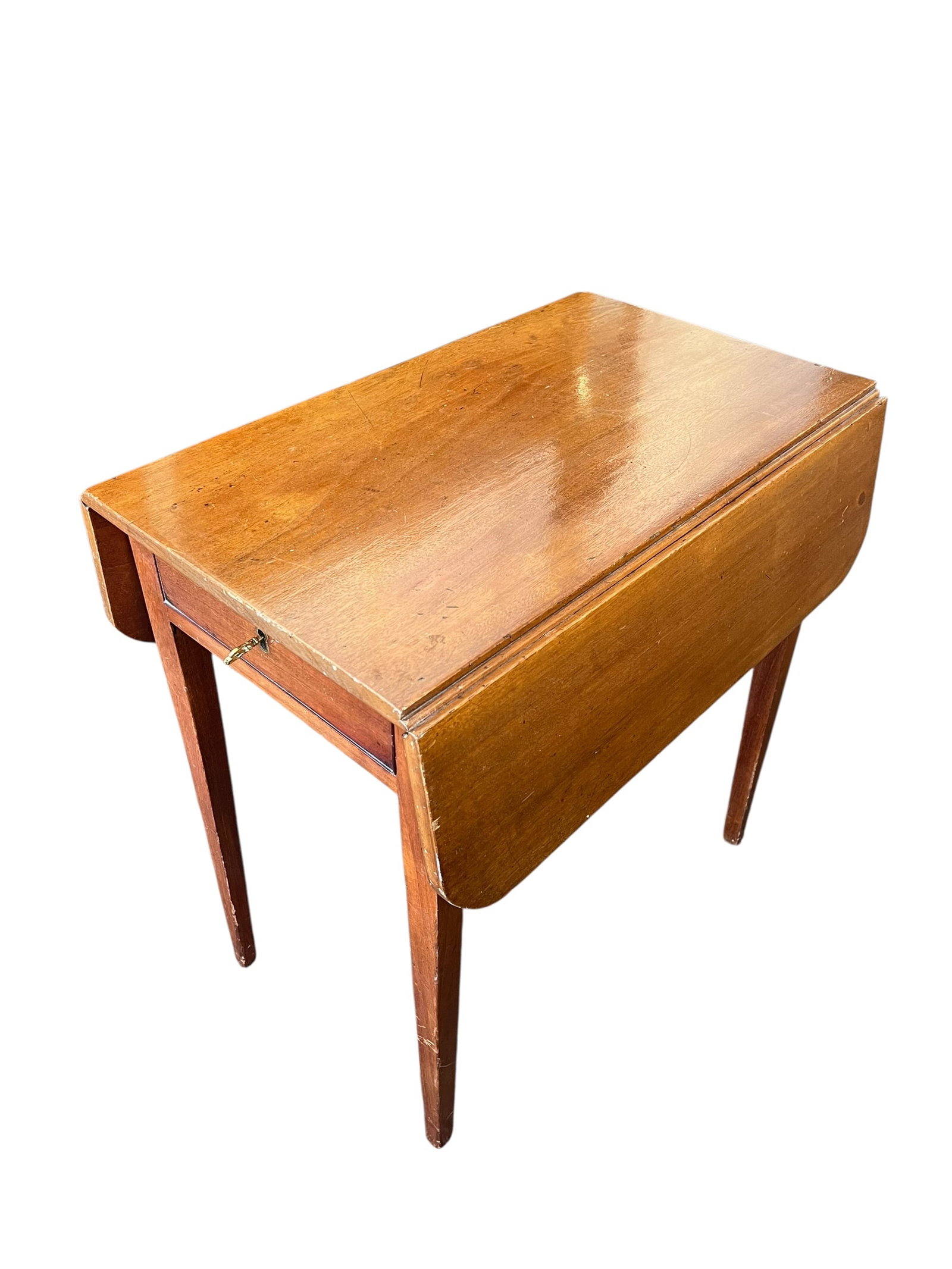 Drop leaf 1 Drawer Table: This item is a 19th-Century Federal Style Mahogany Pembroke Table. [1]Key CharacteristicsForm & Function: It features a classic drop-leaf structure designed for occasional use. The dual flaps hang