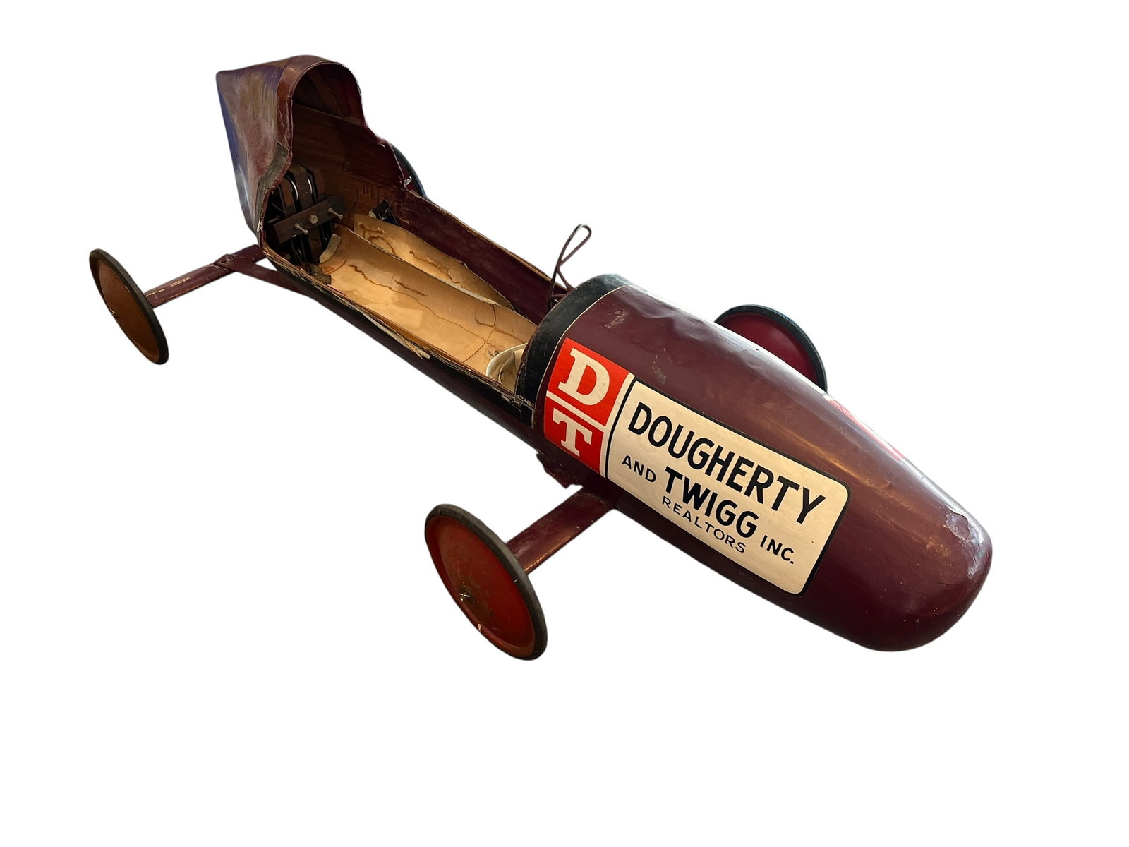 1960’s Dougherty and Twiggs Soap Box Racing Car: The item in the image is a vintage Soap Box Derby racer, a custom-built, motorless gravity car constructed for competitive downhill racing. [1, 2]Key Features of this ArtifactConstruction Style: The