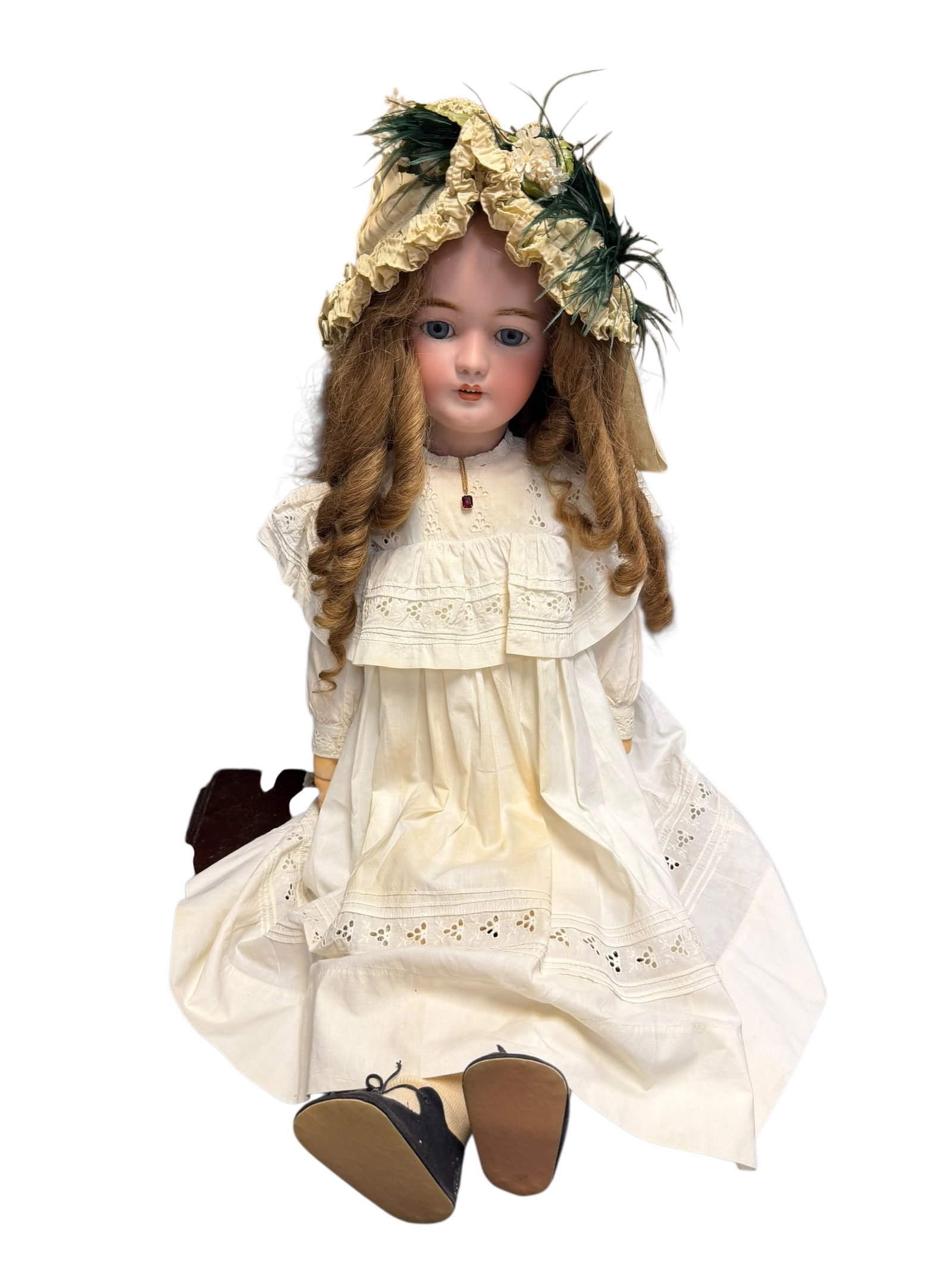Germay S&H 1079 DEP Porcelain or Bisque Head Doll: Dolls of this specific era were produced by legendary manufacturers such as Kammer & Reinhardt, Simon & Halbig, Armand Marseille, or J.D. Kestner. They are highly recognizable by their distinct craft
