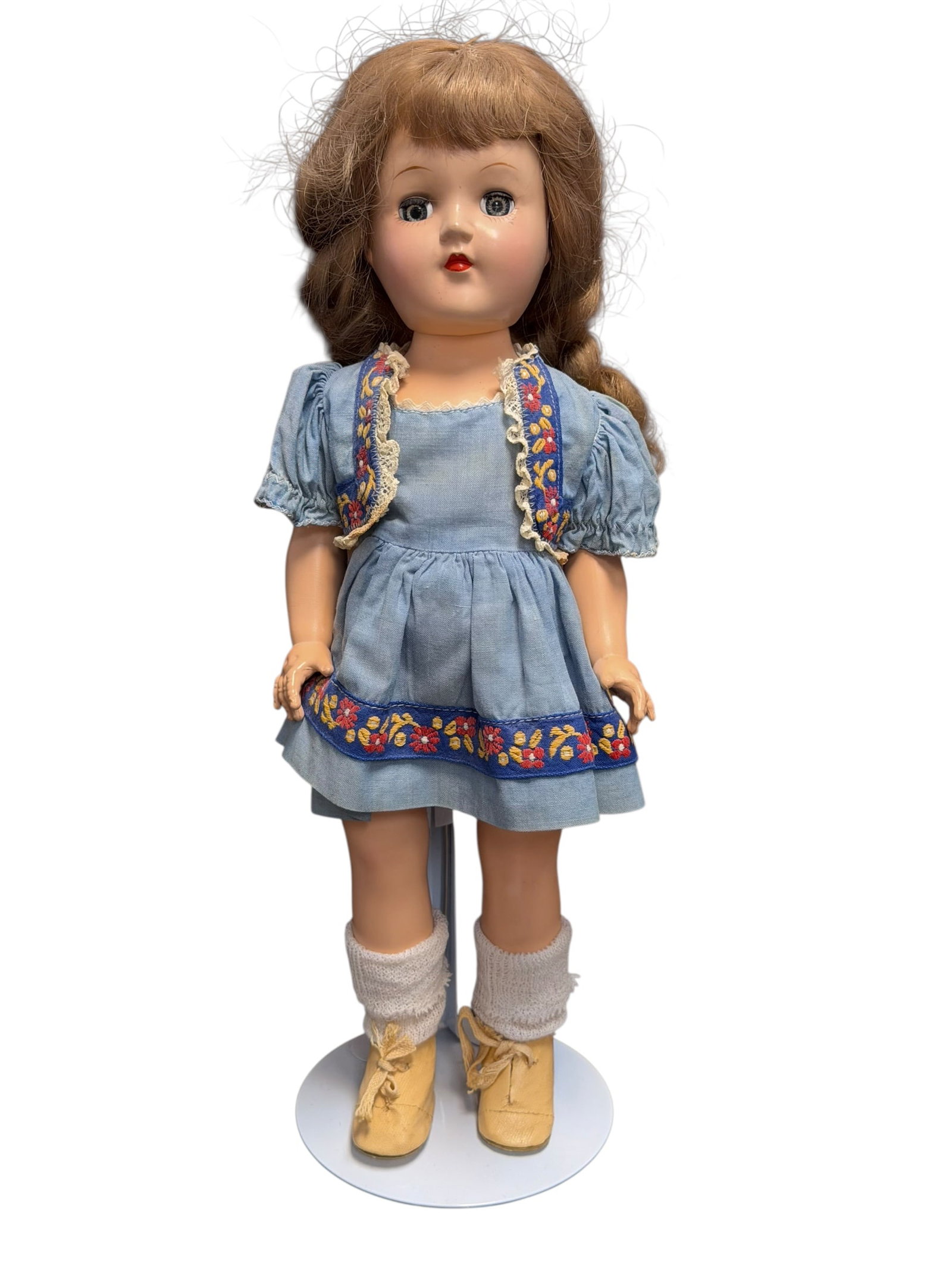 1950’s Ideal Hard Plastic Fashion Doll: This appears to be a vintage hard plastic Ideal Toni Doll, likely produced by the Ideal Toy Company during the late 1940s or 1950s. [1]Key FeaturesMaker and Model: Commonly associated with the P-90