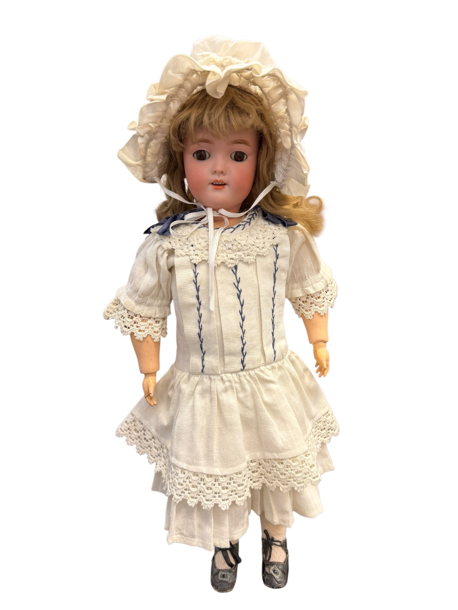 Vintage Handwerck Bisque Head Doll: antique German bisque socket head doll, specifically matching the distinctive characteristics of late 19th or early 20th-century craftsmanship from renowned makers like Kammer & Reinhardt or Heinrich