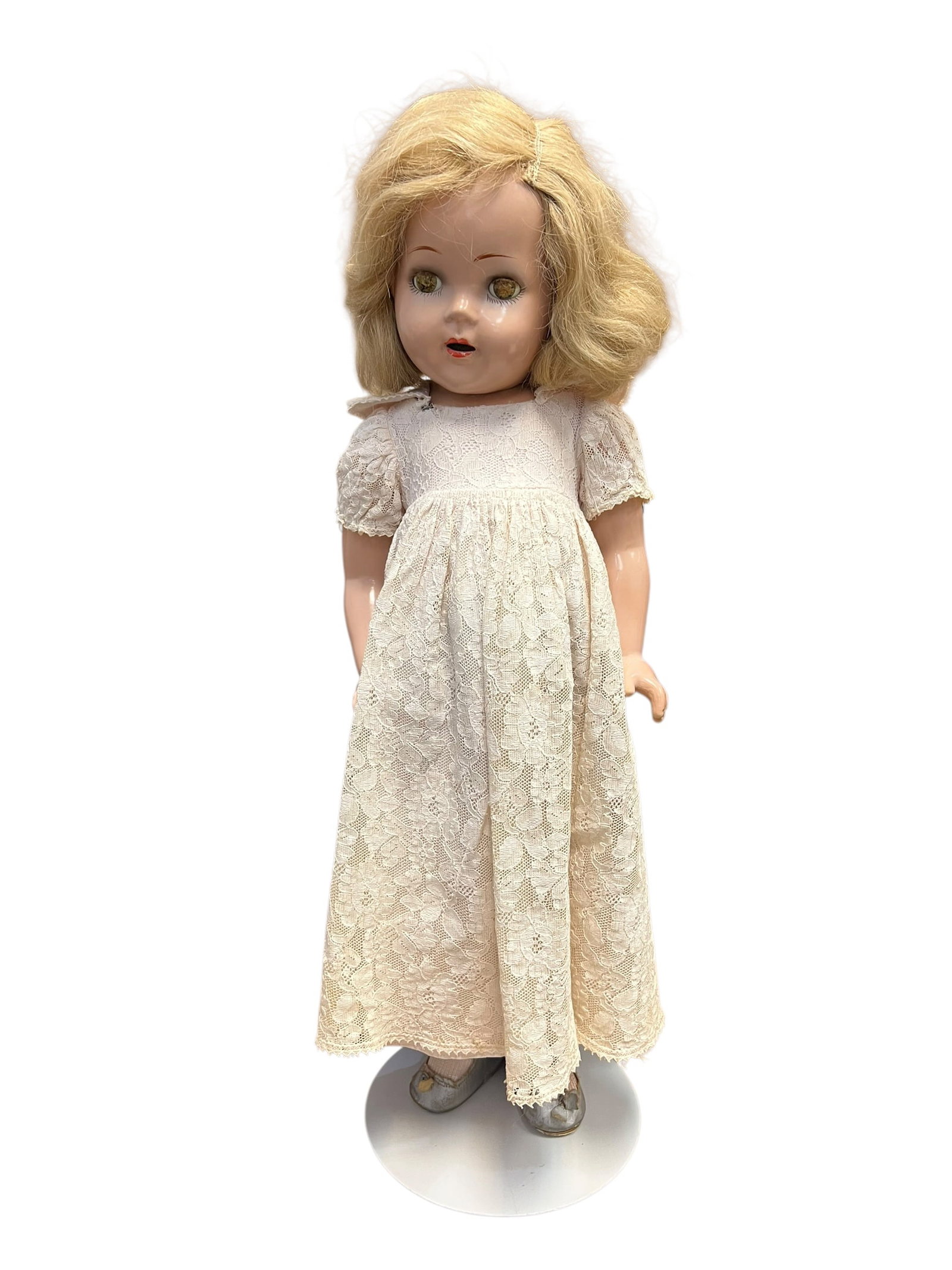 Madame Alexander Style Composition Doll: This doll appears to be a vintage 1930s Madame Alexander Princess Elizabeth composition doll. [1]Key DetailsMaker: Madame AlexanderTime Period: Circa 1937–1941Material: Composition (a molded mixture