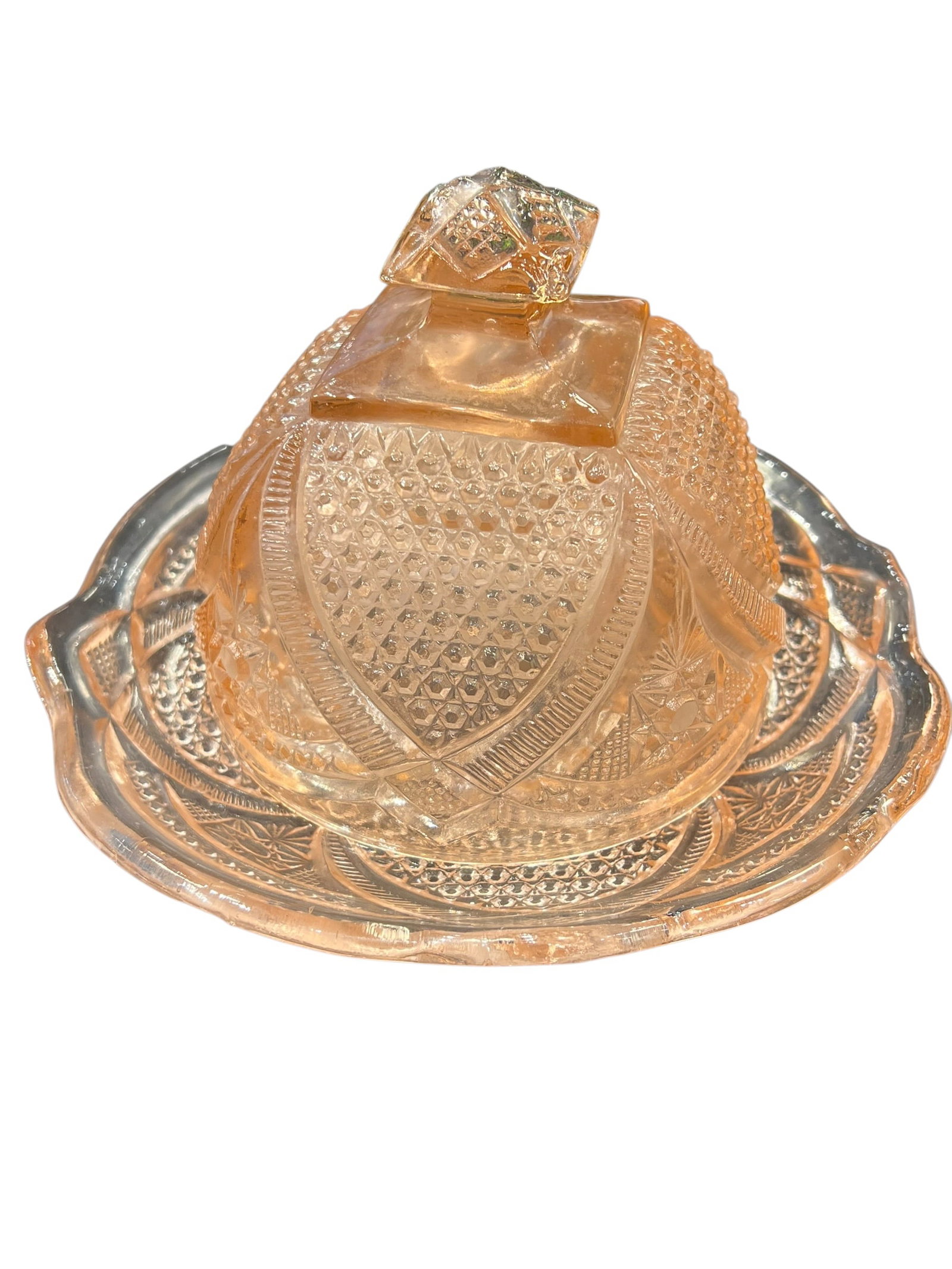 Vintage Pink Depression Glass Covered Butter Dish – Geometric & Starburst Pattern: Attractive vintage pink pressed-glass covered butter dish featuring an elaborate geometric pattern throughout. The domed cover displays shield-shaped panels filled with diamond-point texture, alternat