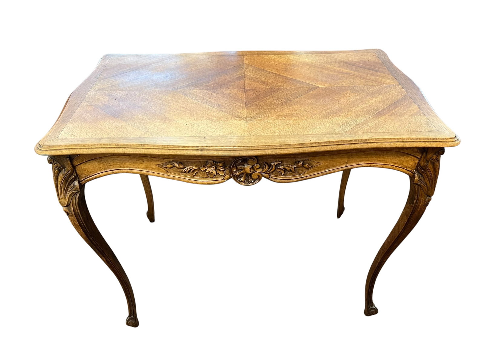 French Louis XV Style Parquetry & Carved Walnut Writing Table / Desk: Elegant French Louis XV style writing table or center table featuring a shaped rectangular top with attractive geometric parquetry veneer arranged in contrasting grain patterns. The molded serpentine 