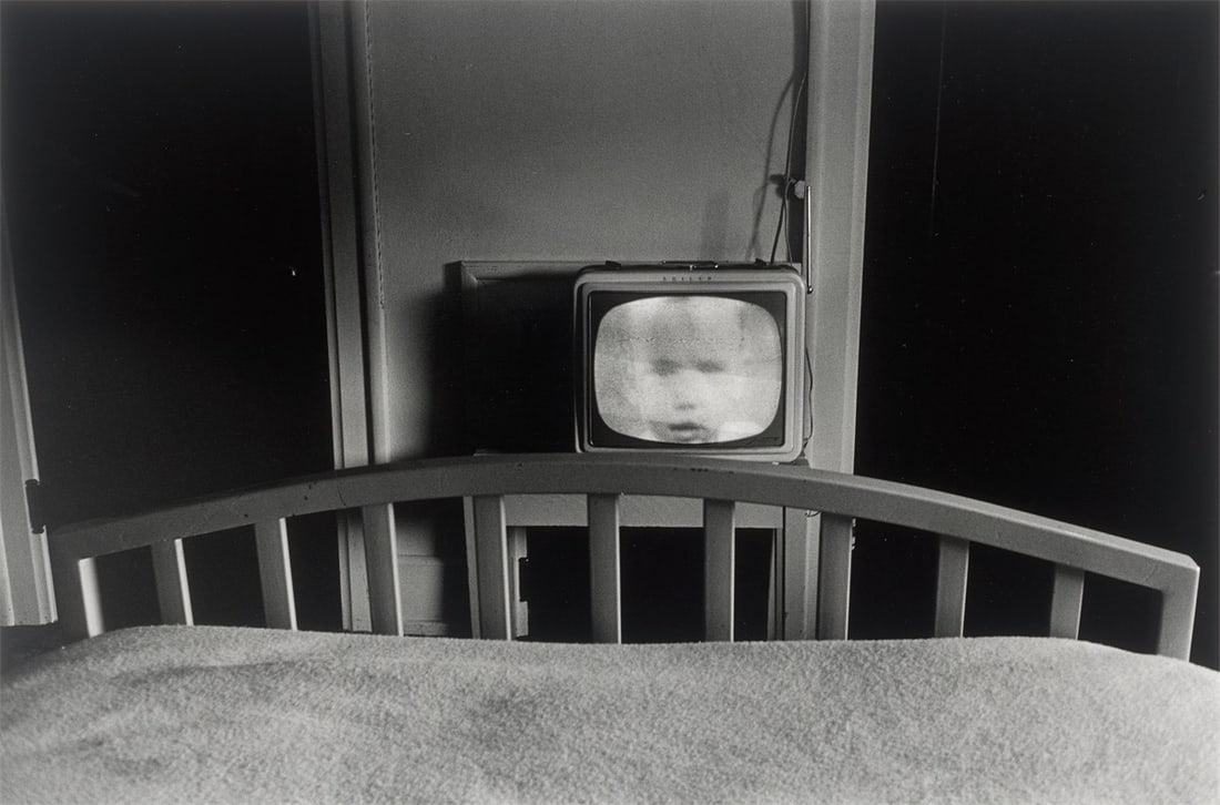 Lee Friedlander. ”Galax, Va [Virginia]”. 1962: Lee Friedlander (Aberdeen/Washington 1934 – lives in New York). ”Galax, Va [Virginia]”. 1962 Gelatin silver print. 21,7 × 32,7 cm (28 × 35,5 c