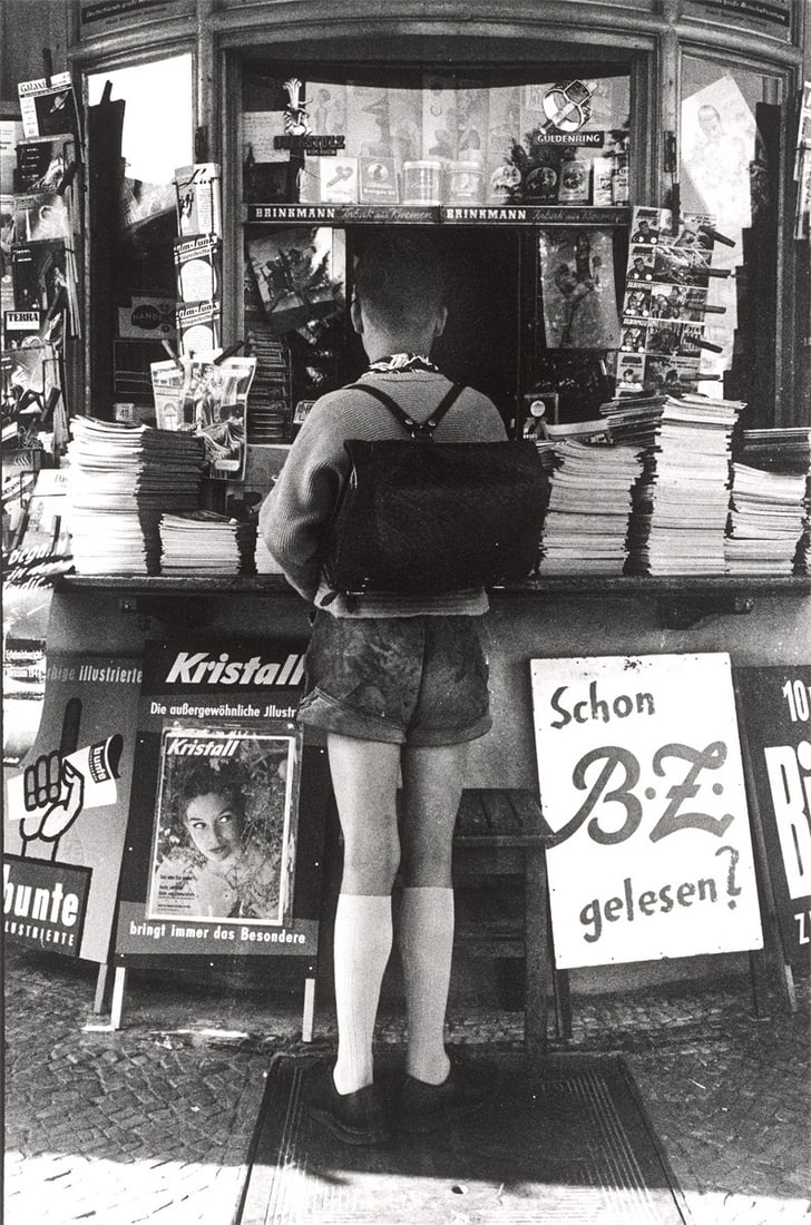 Will McBride. ”Junge kauft Zeitung, Berlin”. 1958: Will McBride (Saint Louis, Missouri 1931 – 2015 Berlin). ”Junge kauft Zeitung, Berlin”. 1958 Gelatin silver print, printed later. 32,5 × 23 cm (40,4 ×&n