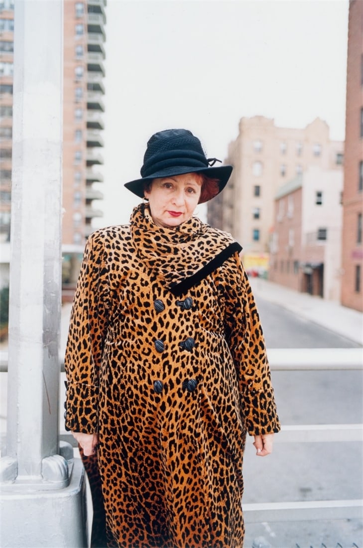 Jitka Hanzlová. Russian Woman, Coney Island. From the series ”Female”, 1997–2: Jitka Hanzlová (Náchod/Czechoslovakia 1958 – lives in Essen). Russian Woman, Coney Island. From the series ”Female”, 1997–2000. C-print. 28,9 × 19,2&n