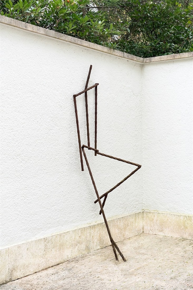 Frank Dornseif. ”Große Angelehnte”. In the late 1980s/early 1990s: Frank Dornseif (Radevormwald 1948 – lives in Berlin). ”Große Angelehnte”. In the late 1980s/early 1990s Reinforcing steel. 