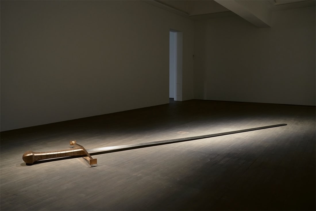 Kris Martin. Mandi XV. 2007: Kris Martin (Kortrijk/Belgium 1972 – lives in Ghent). Mandi XV. 2007 Steel, bronze. 676 × 135 × 18 cm