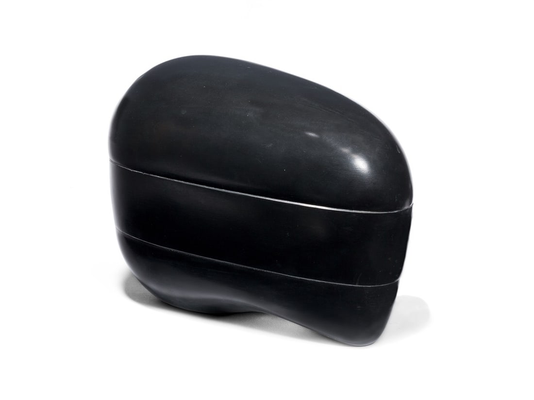 Hede Bühl. ”Kopf (mit einem Band)”. 1989: Hede Bühl (Haan 1940 – lives in Düsseldorf). ”Kopf (mit einem Band)”. 1989 Bronze with black patina. 24 × 22 × 35 cm