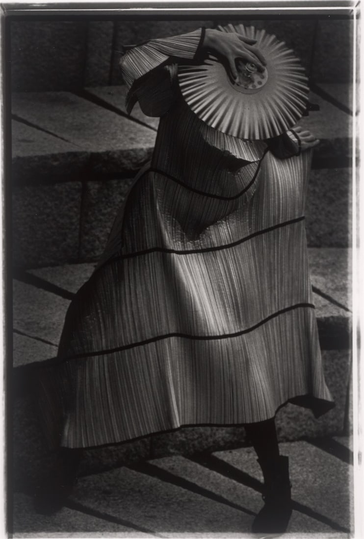 Yuriko Takagi. ”Issey Miyake". 1993: Yuriko Takagi (Tokyo 1951). ”Issey Miyake". 1993 Gelatin silver print. 27 × 18,5 cm (30,7 × 25,4 cm)