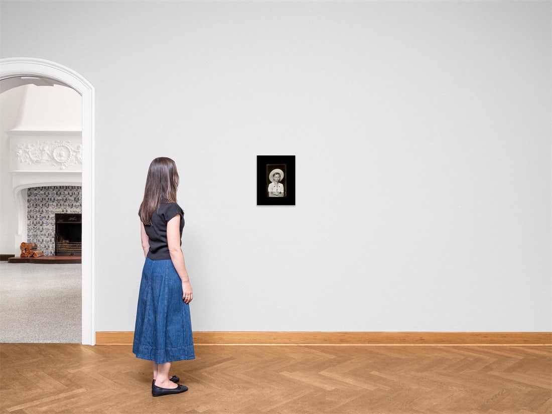 Mike Disfarmer. Girl with Large Hat. 1939/1946 - 4