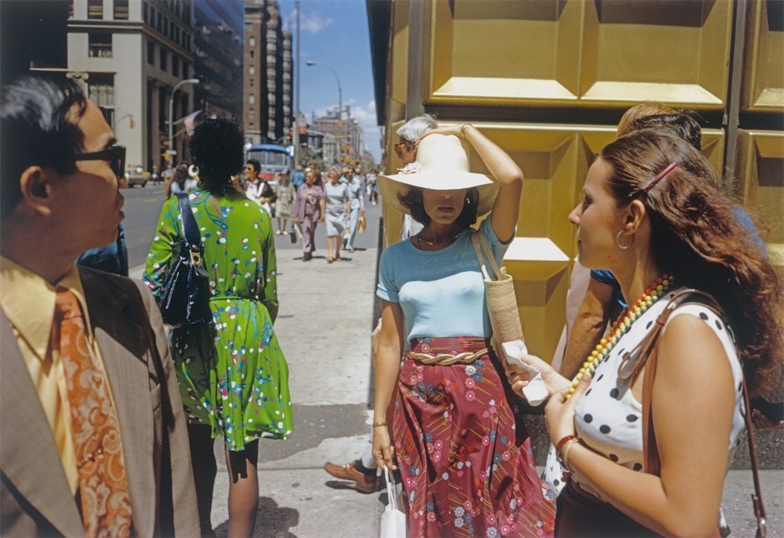 Joel Meyerowitz. Gold Corner, New York City. 1974: Joel Meyerowitz (New York 1938 – lives in New York and Italy). Gold Corner, New York City. 1974 C-print, 2014. 24,4 × 35,5 cm (37,9 × 49,8 cm)