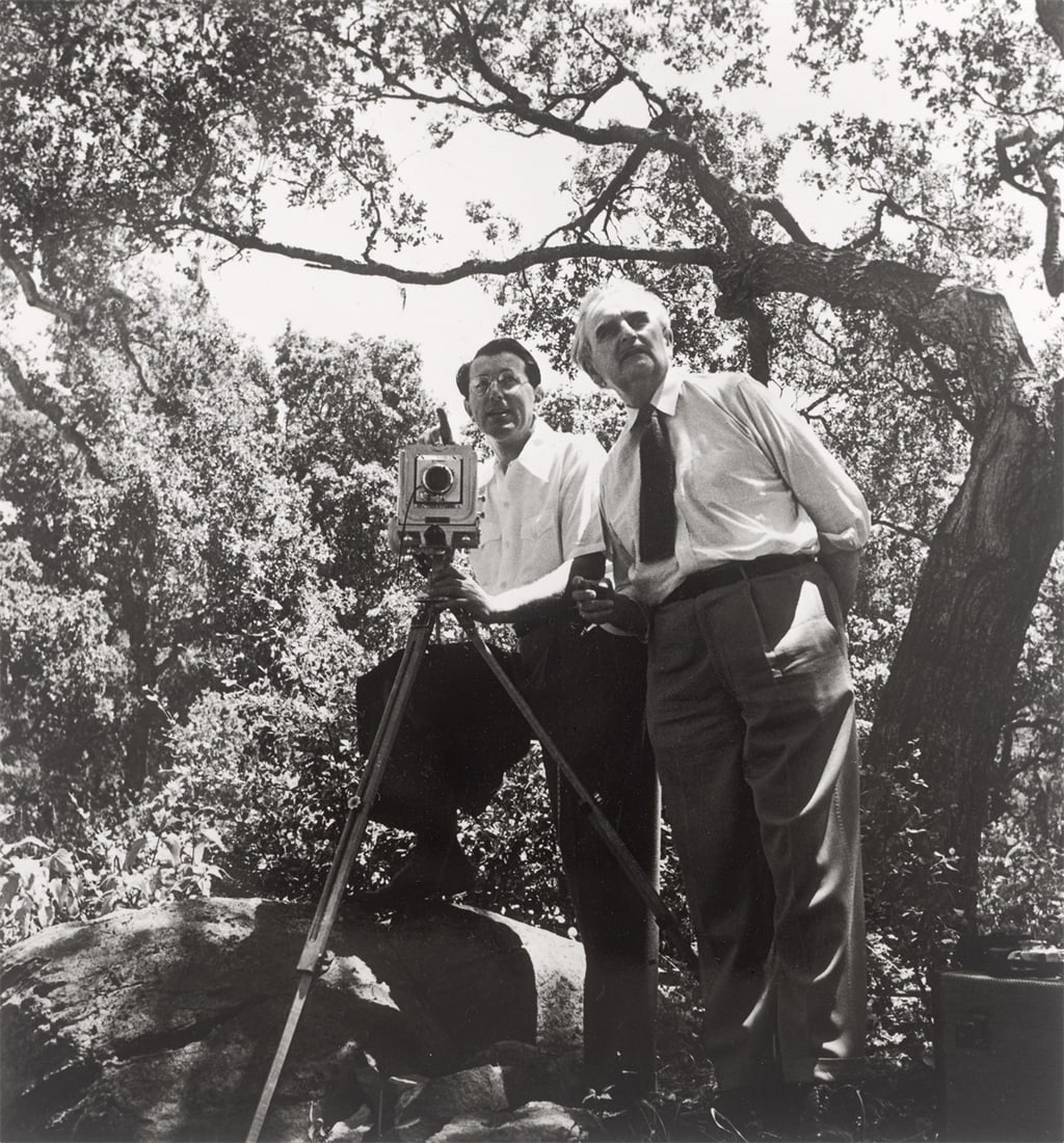 Julius Shulman. Julius Shuman und Richard Neutra. 1950: Julius Shulman (Brooklyn 1910 – 2009 Los Angeles). Julius Shuman und Richard Neutra. 1950 Gelatin silver print. 32,5 × 30,4 cm (50,5 × 40,5 cm)