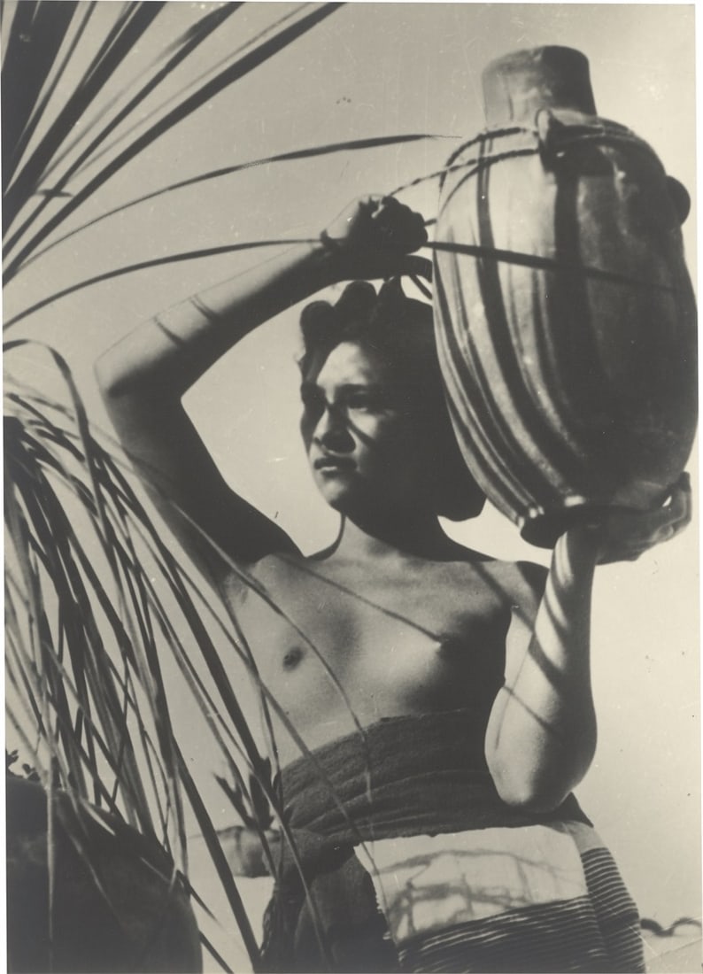 Edith van Lew (i.e. Boeck). Dolores, Mexico. 1930s: Edith van Lew (i.e. Boeck) (Worked in Berlin 1928-1955). Dolores, Mexico. 1930s Vintage. Gelatin silver print. Agfa-Brovira-paper. 41,5 × 29,8 cm