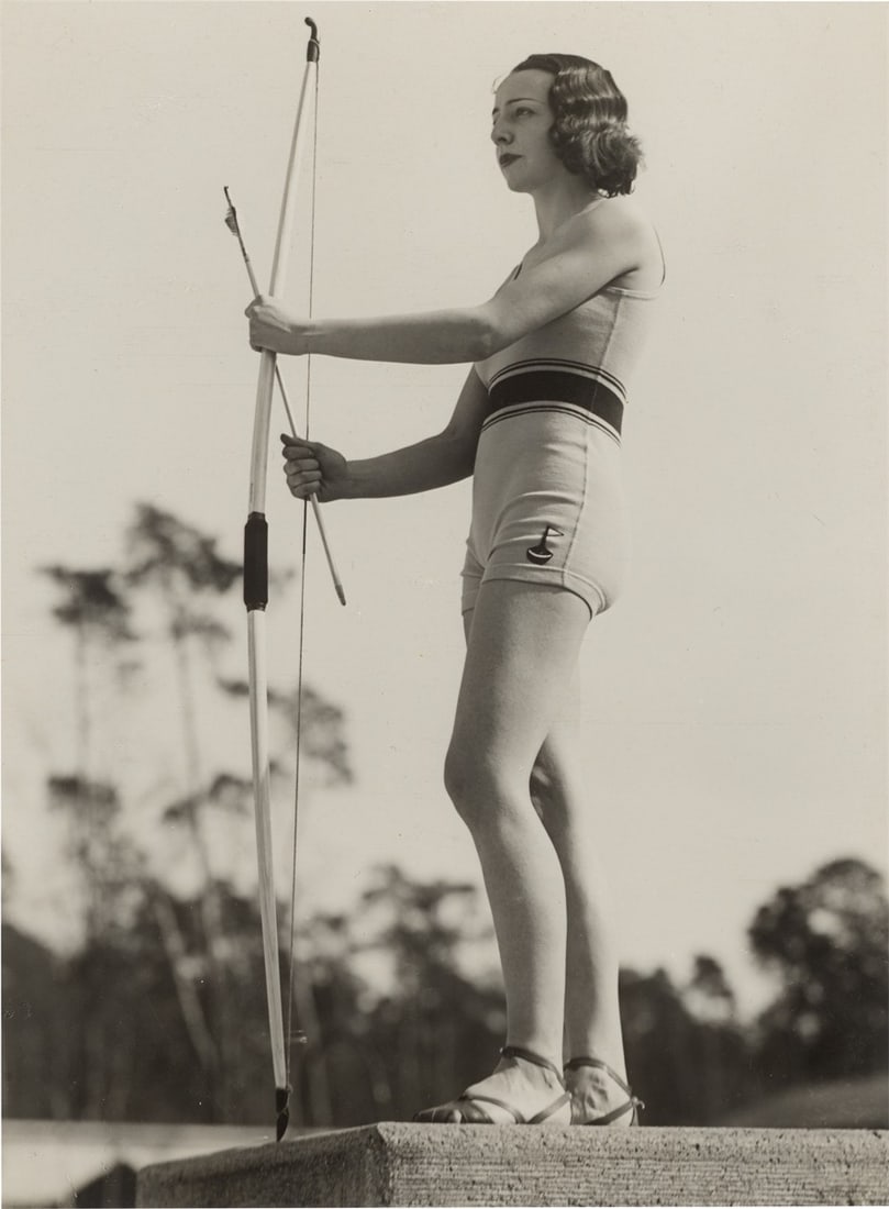 Dr. Paul Wolff. Archer. 1931/32: Dr. Paul Wolff (Mulhouse 1887 – 1951 Frankfurt/Main). Archer. 1931/32 Vintage. Gelatin silver print. 23,7 × 17,5 cm