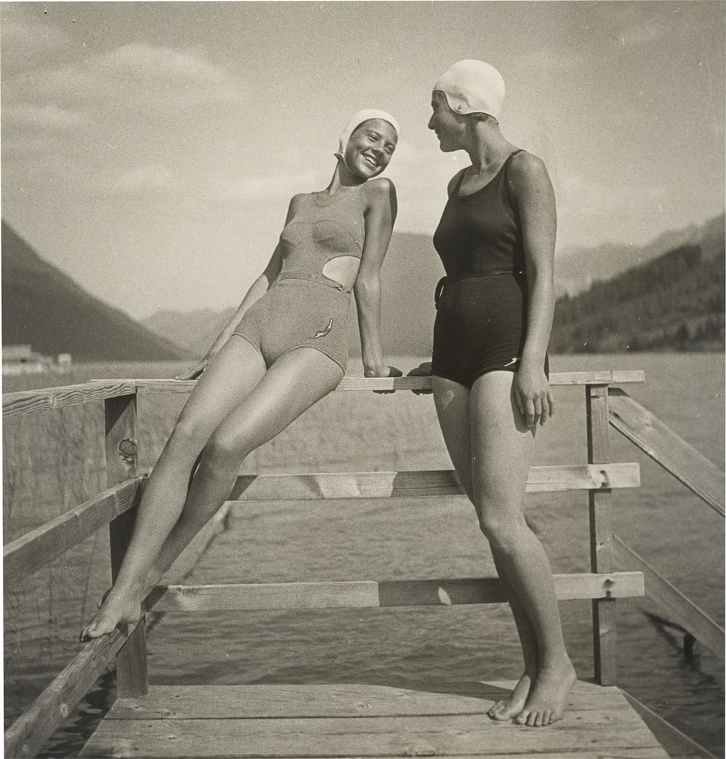 Rudolf Koppitz. Weissensee, Kärnten. 1930: Rudolf Koppitz (Schreiberseifen 1884 – 1936 Vienna). Weissensee, Kärnten. 1930 Vintage. Gelatin silver print. 16,3 × 15,6 cm