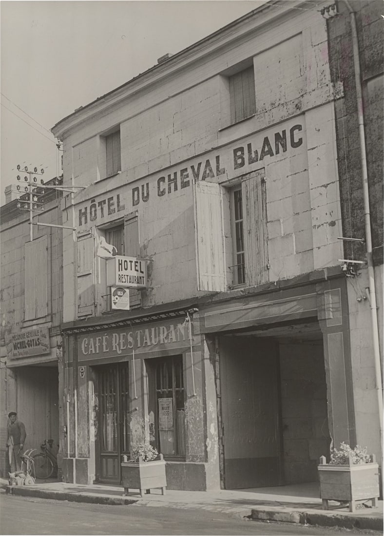 Robert Doisneau. Hôtel du Cheval Blanc. Before 1957: Robert Doisneau (Gentilly 1912 – 1994 Paris). Hôtel du Cheval Blanc. Before 1957 Vintage. Gelatin silver print. 18,2 × 13 cm (7 ⅛ × 5 U