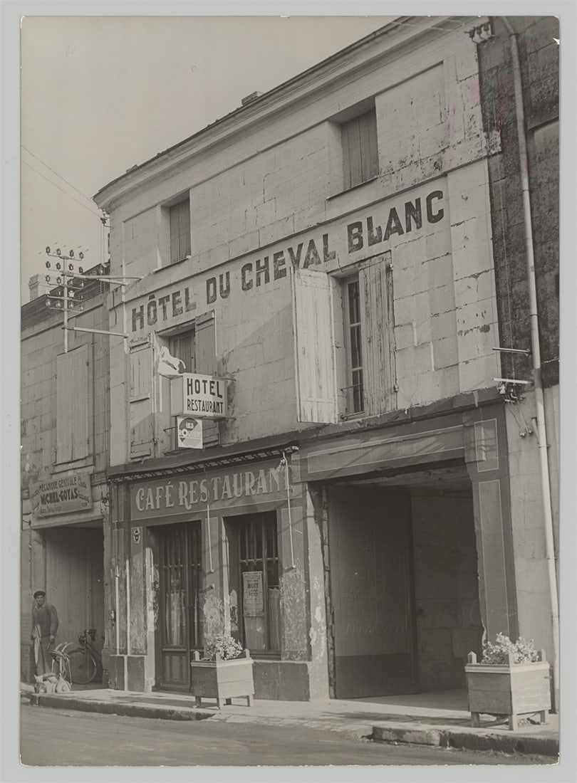 Robert Doisneau. Hôtel du Cheval Blanc. Before 1957 - 2